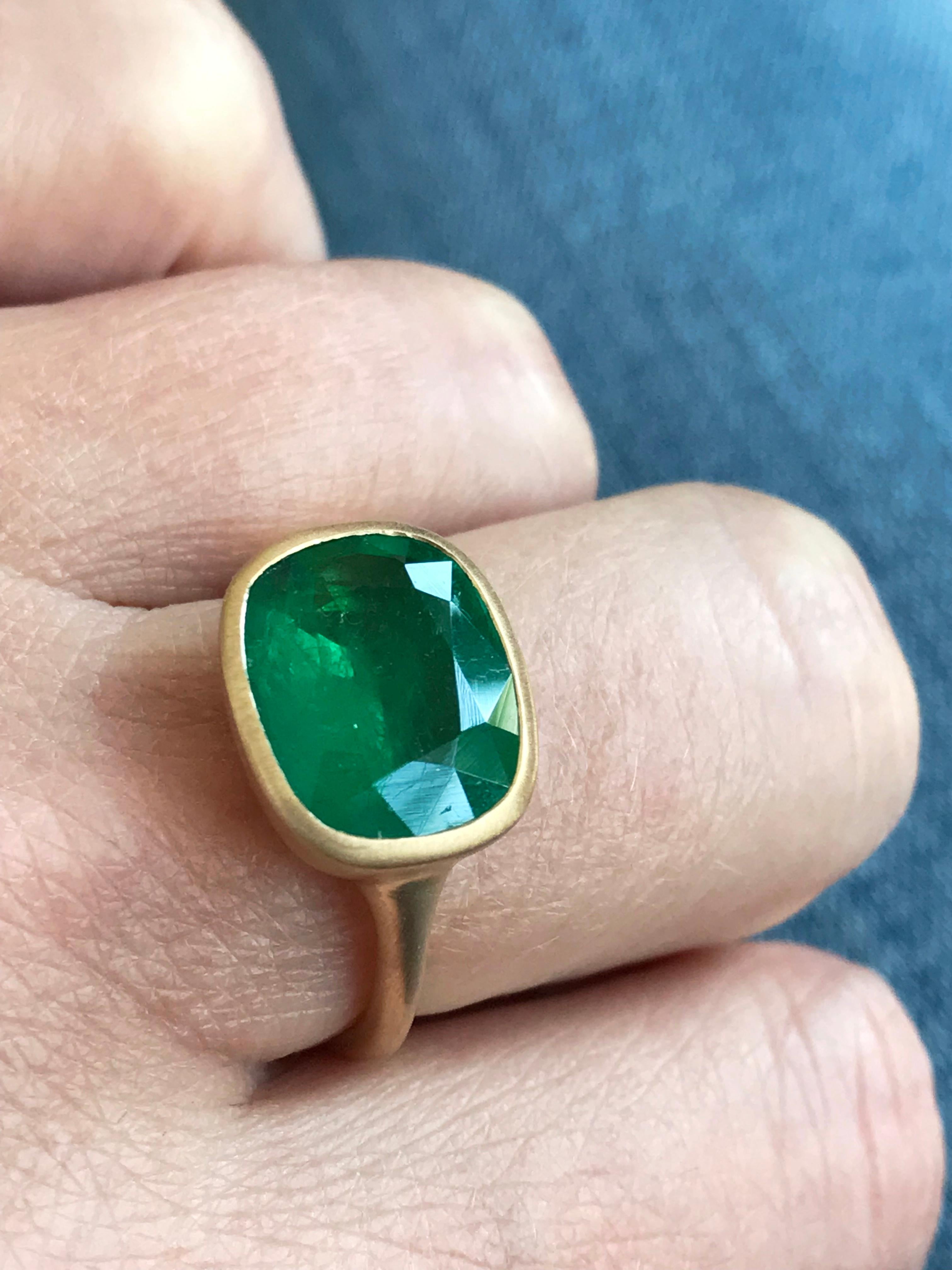 Dalben 4.9 Carat Emerald Yellow Gold Ring For Sale 11