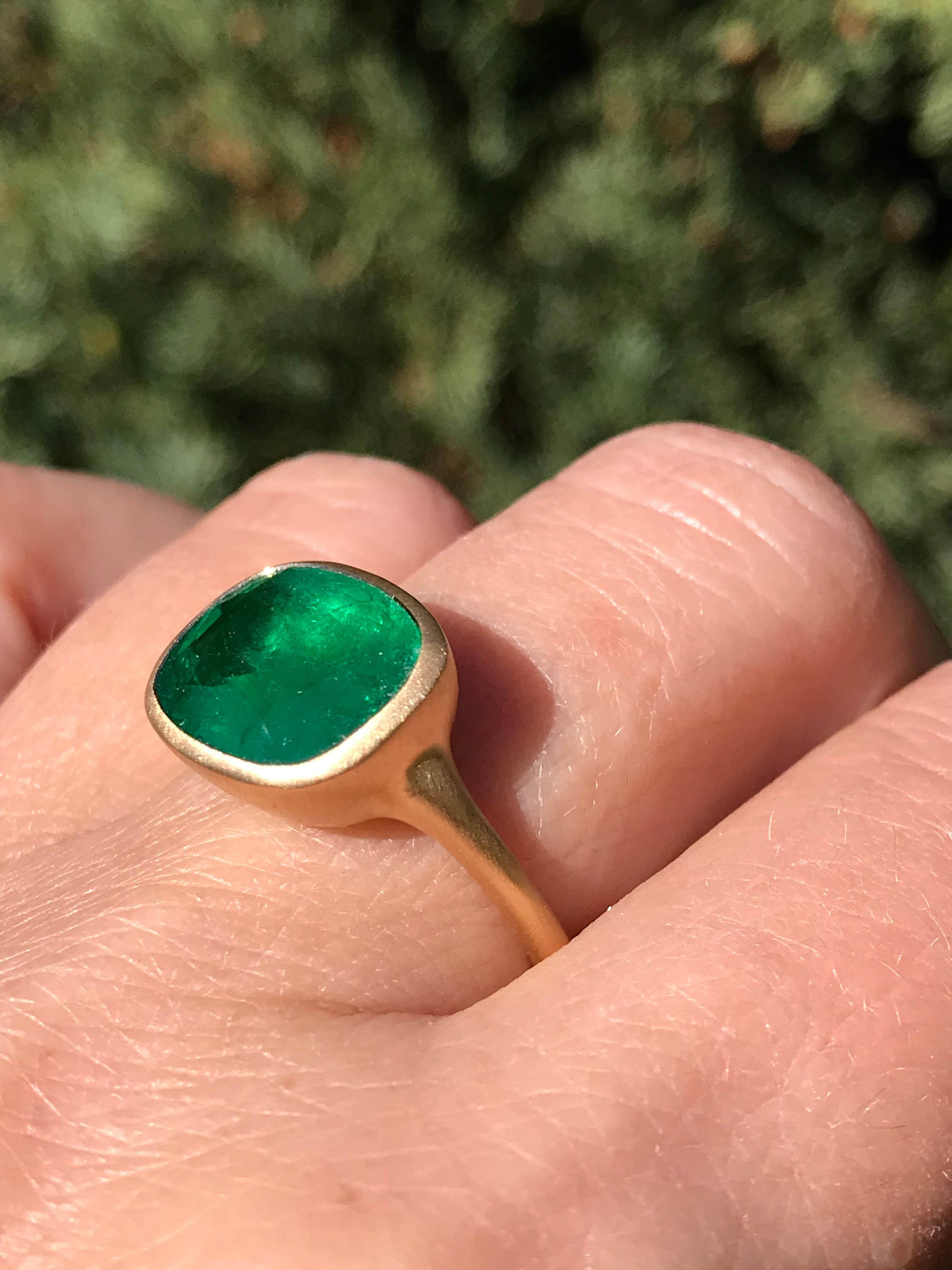 Dalben 4.9 Carat Emerald Yellow Gold Ring In New Condition For Sale In Como, IT