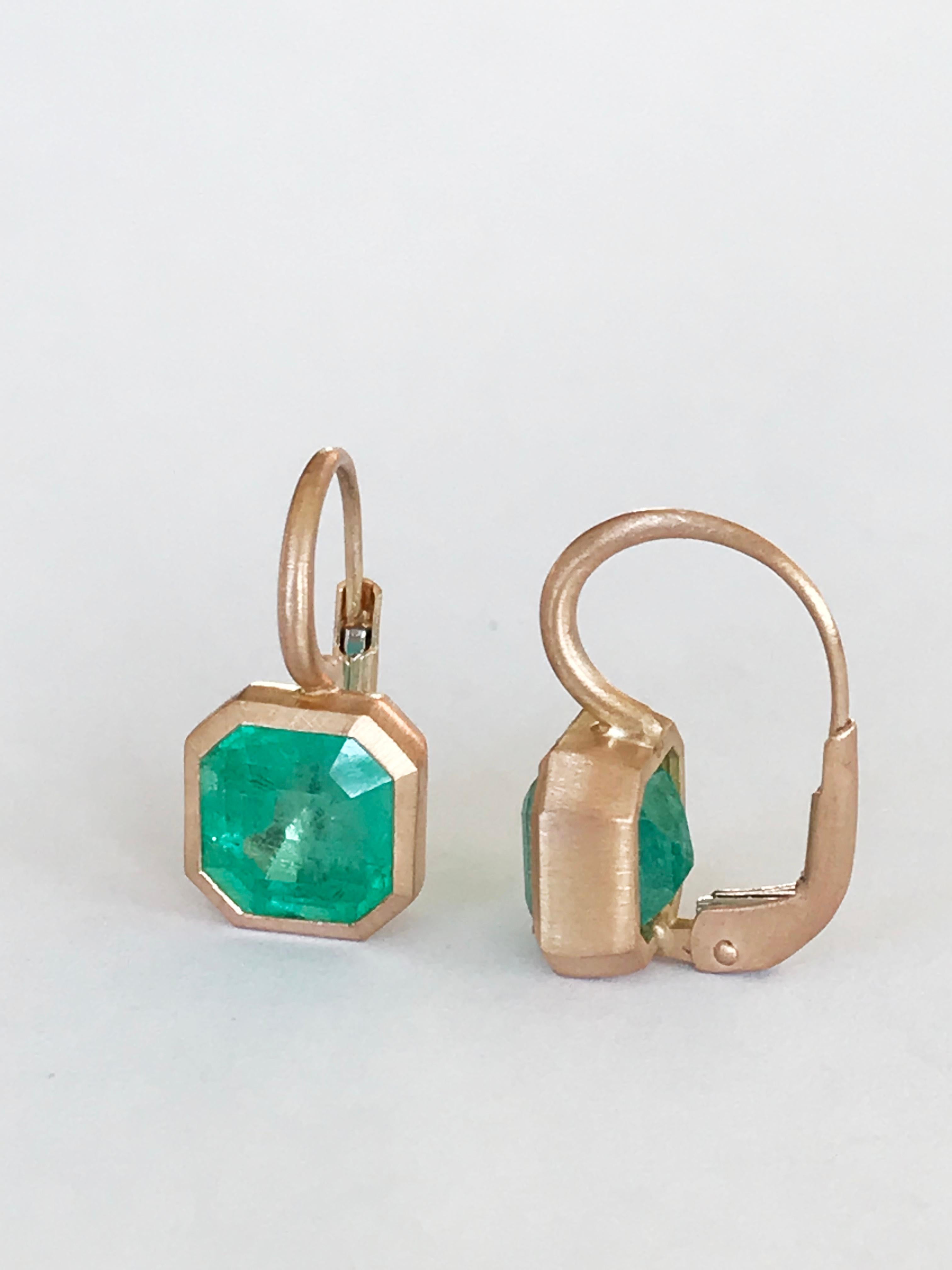 Dalben 4, 03 Carat Colombian Emerald Rose Gold Earrings For Sale 3