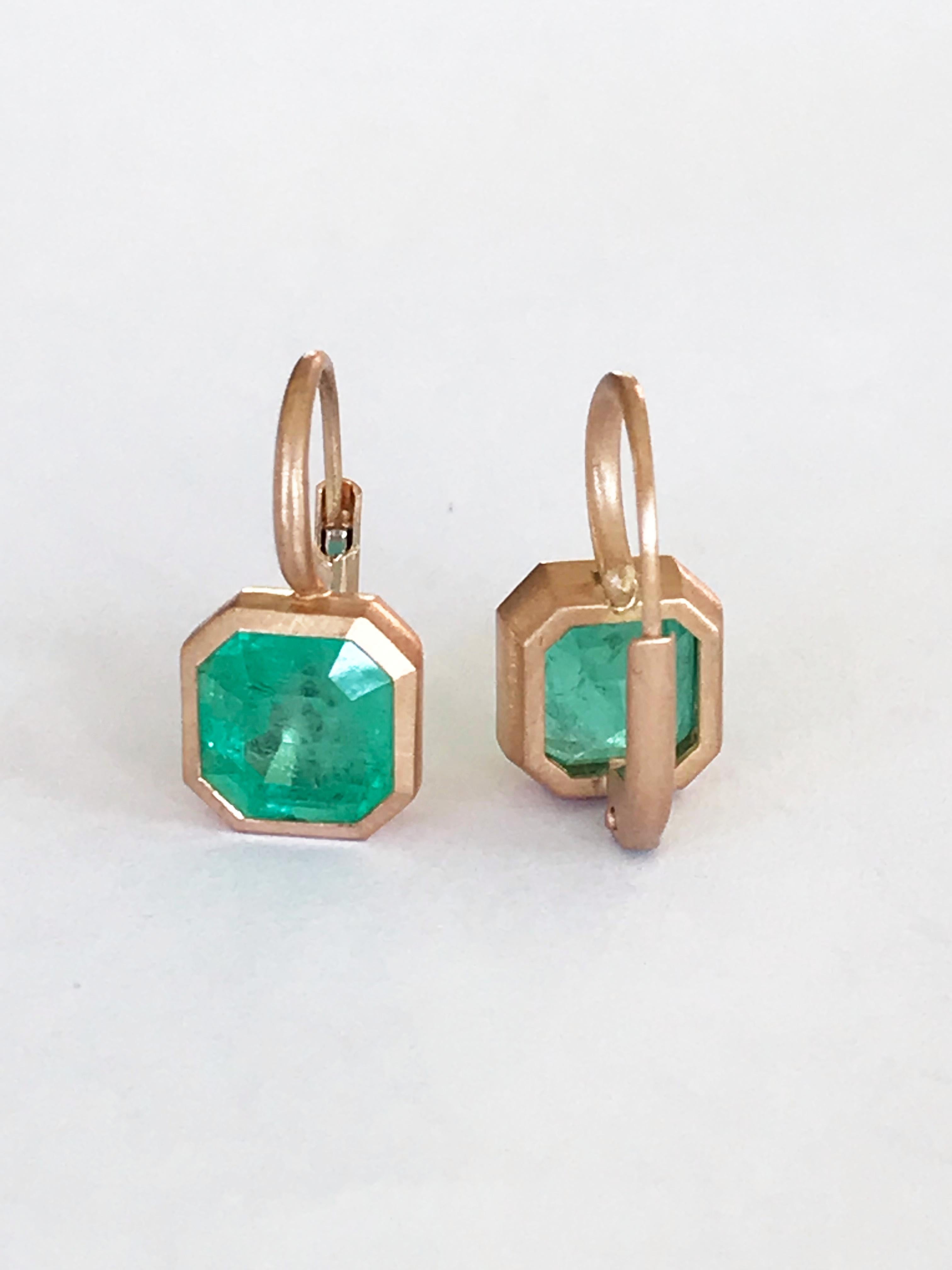 Dalben 4, 03 Carat Colombian Emerald Rose Gold Earrings For Sale 1