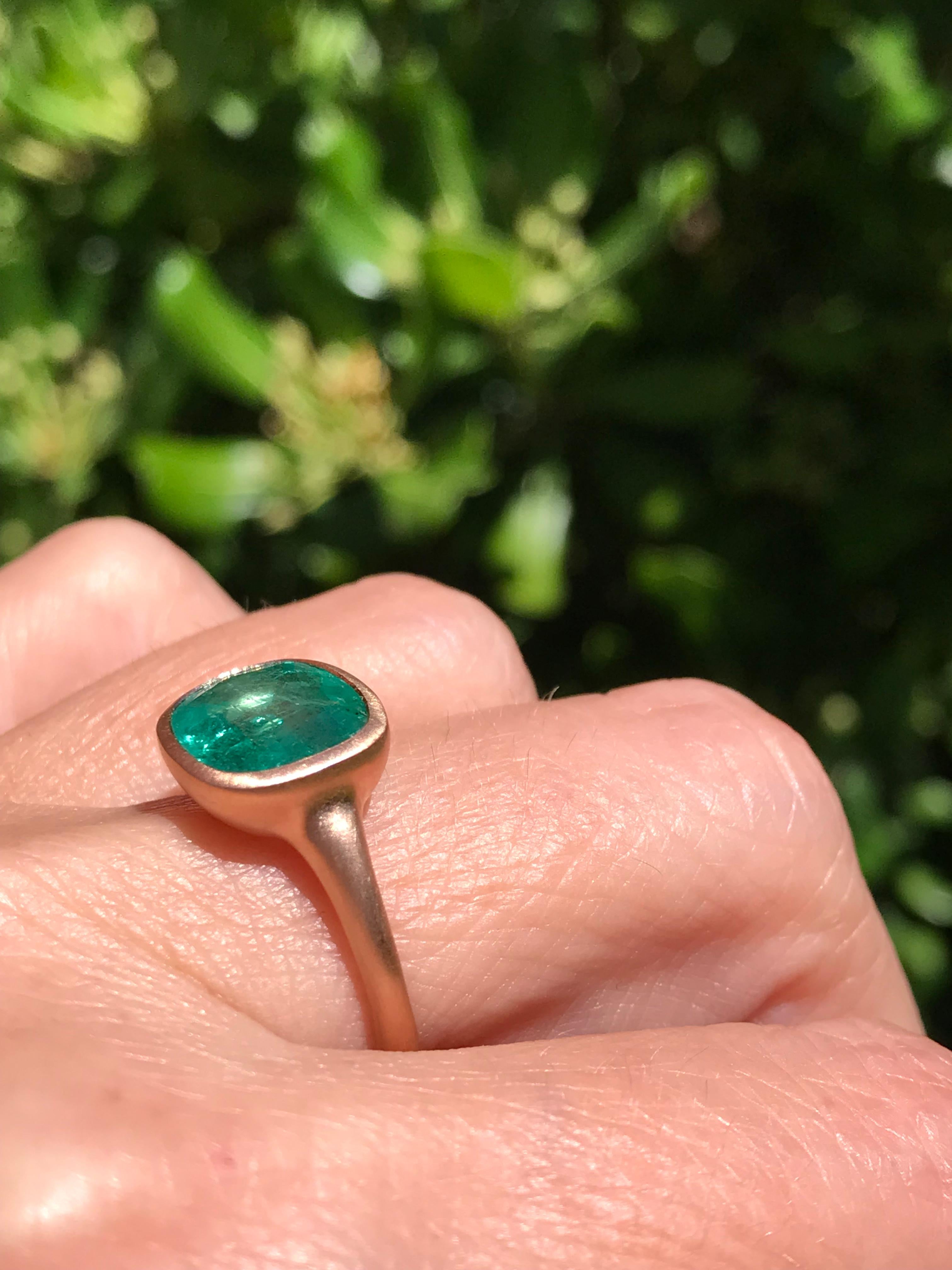 Contemporary Dalben 4, 07 Carat Emerald Rose Gold Ring For Sale