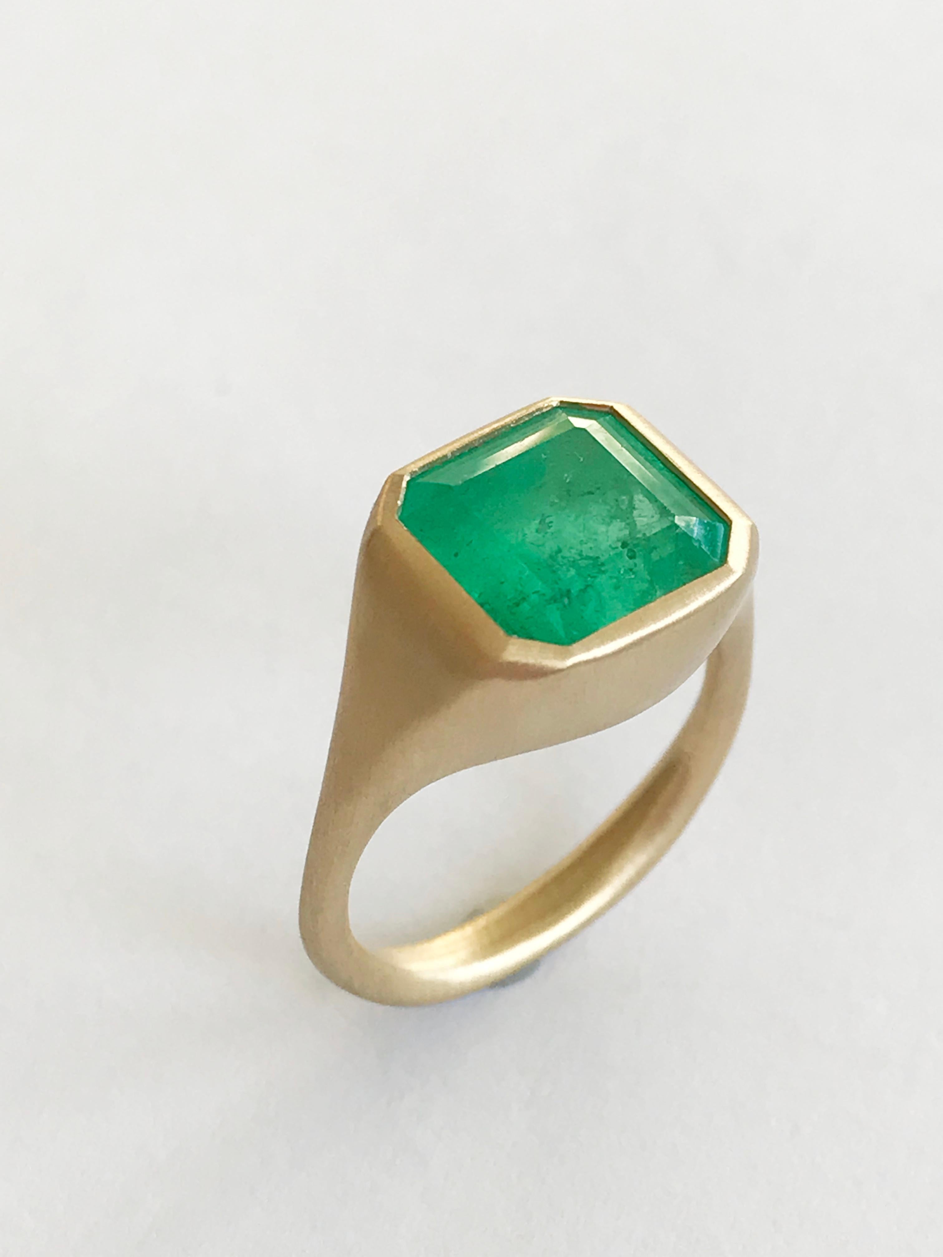 Dalben 4, 12 Carat Colombian Emerald Yellow Gold Ring For Sale 5