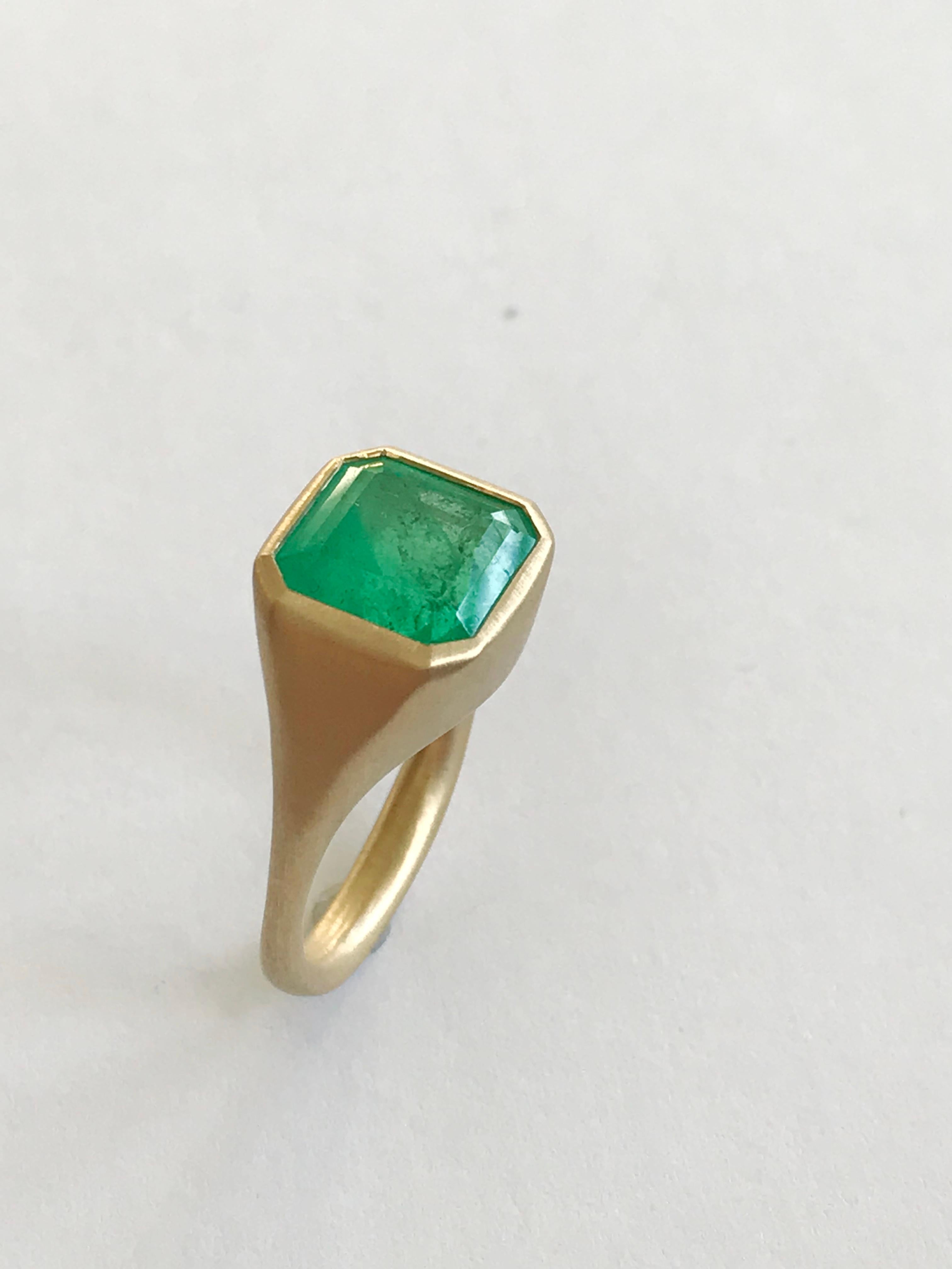 Dalben 4, 12 Carat Colombian Emerald Yellow Gold Ring For Sale 6