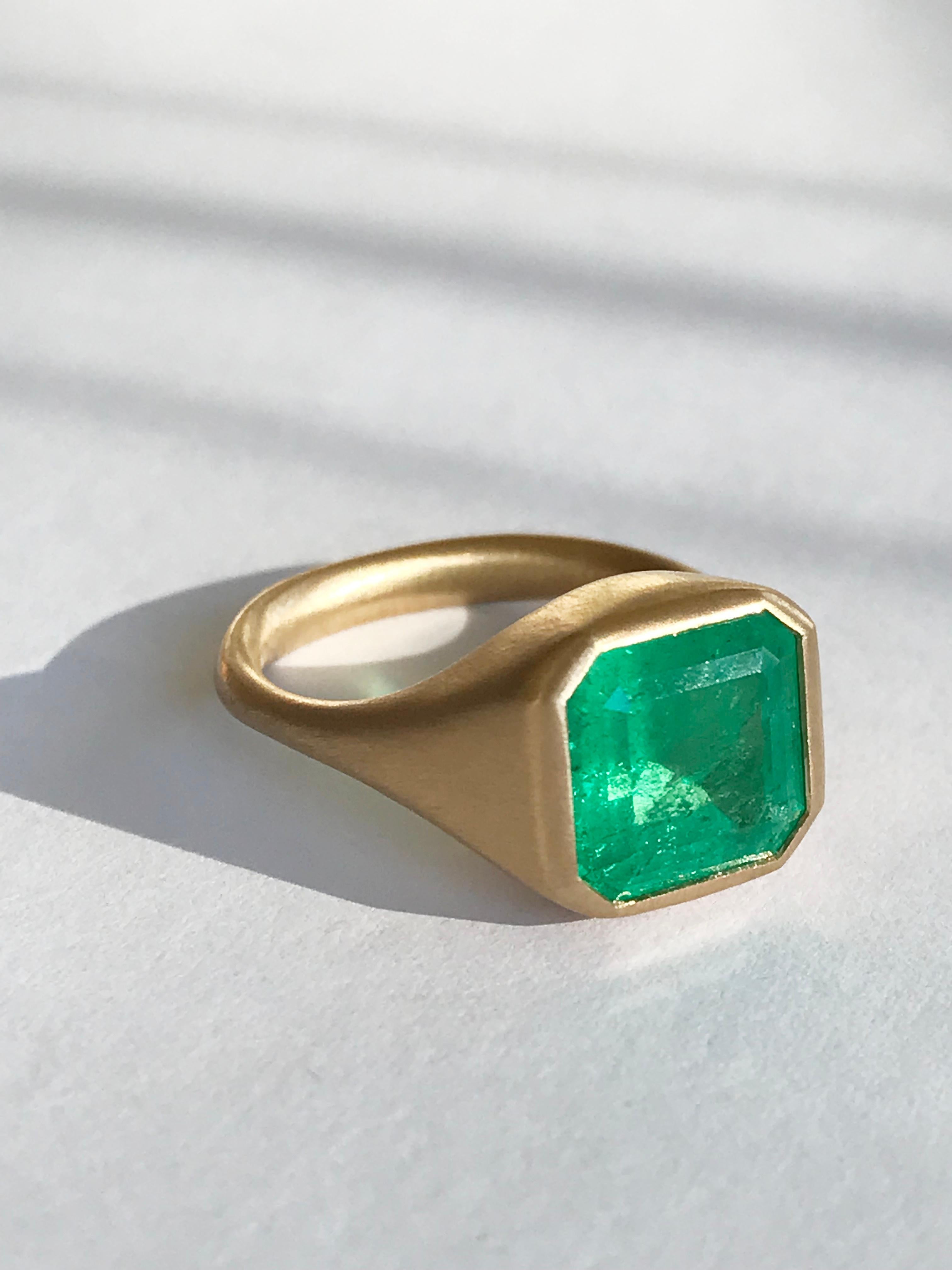 Dalben 4, 12 Carat Colombian Emerald Yellow Gold Ring For Sale 7