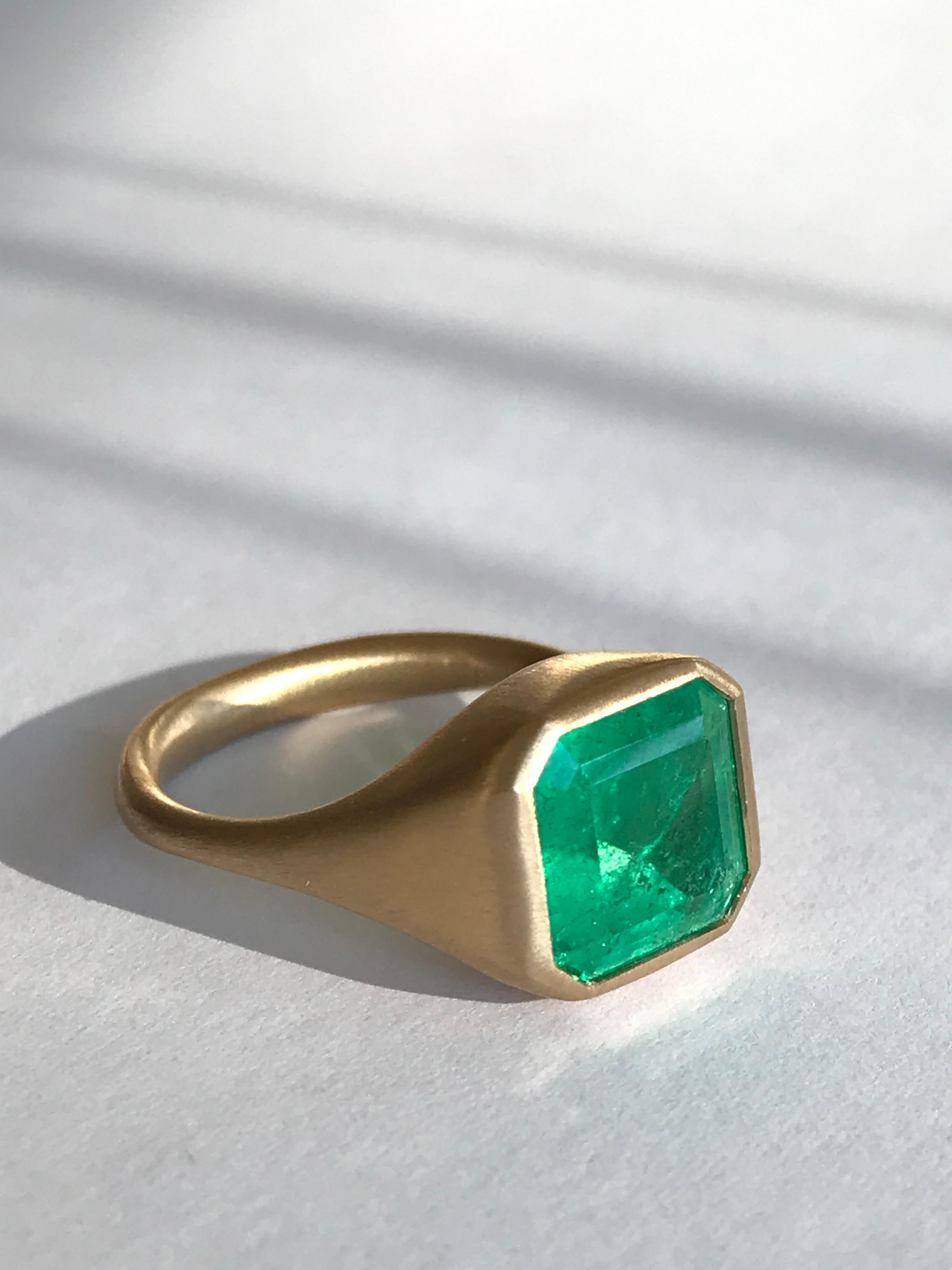 Dalben 4, 12 Carat Colombian Emerald Yellow Gold Ring For Sale 8