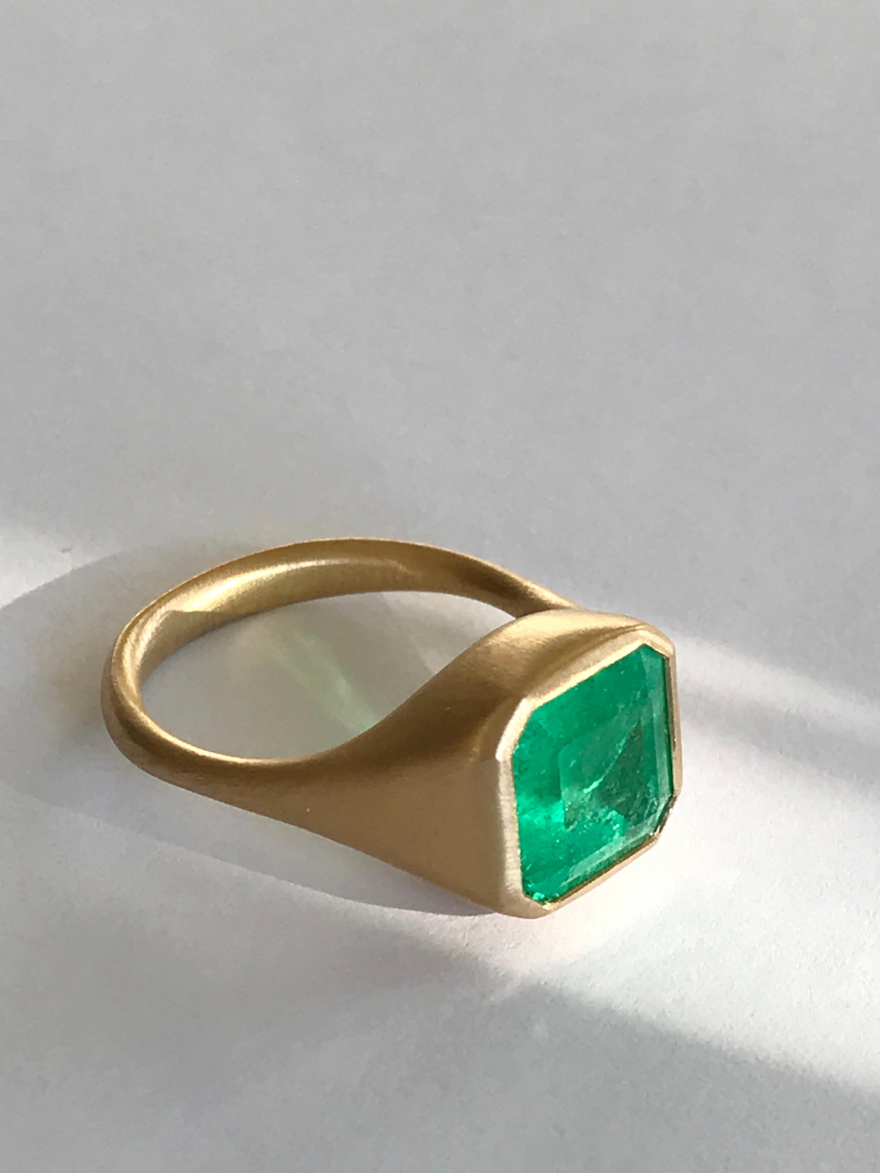 Dalben 4, 12 Carat Colombian Emerald Yellow Gold Ring For Sale 9