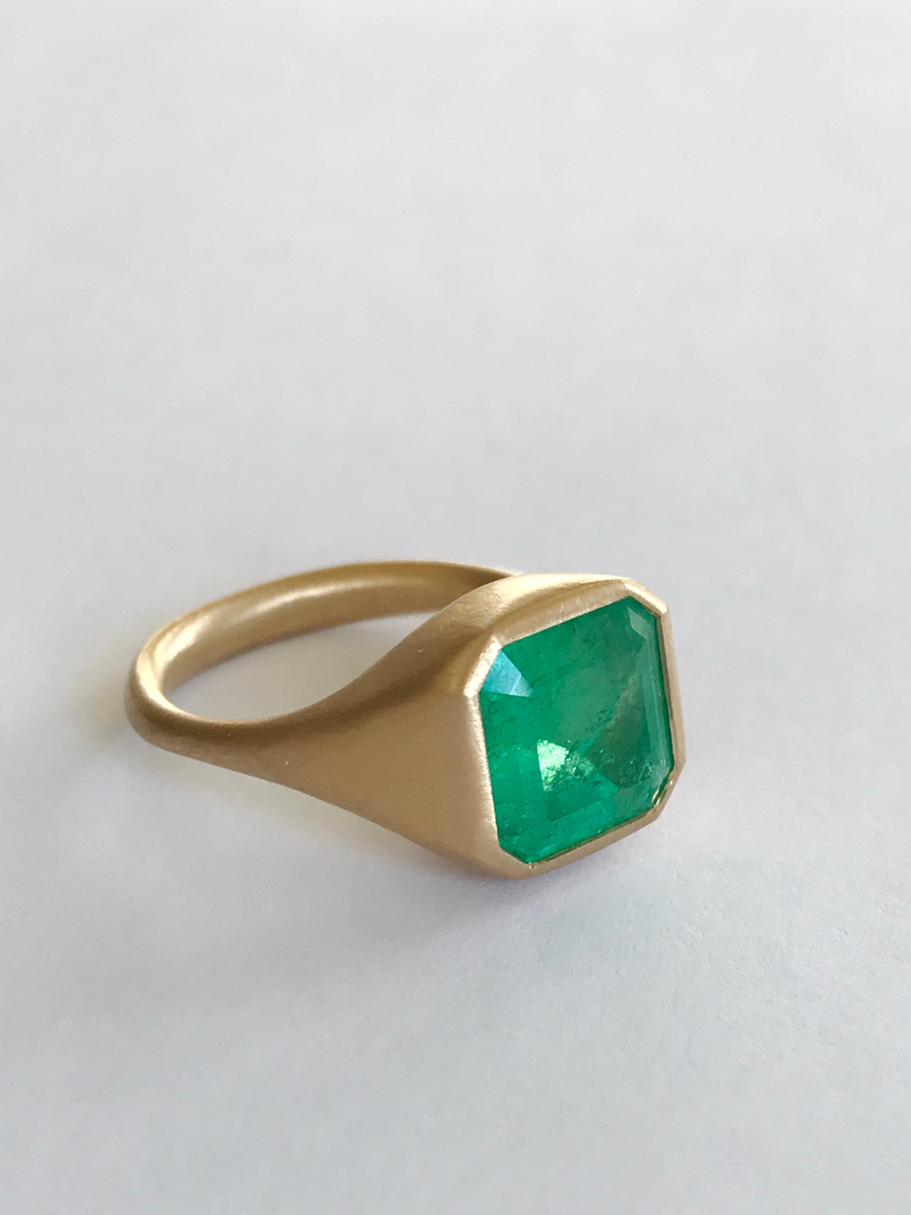 Dalben 4, 12 Carat Colombian Emerald Yellow Gold Ring For Sale 1
