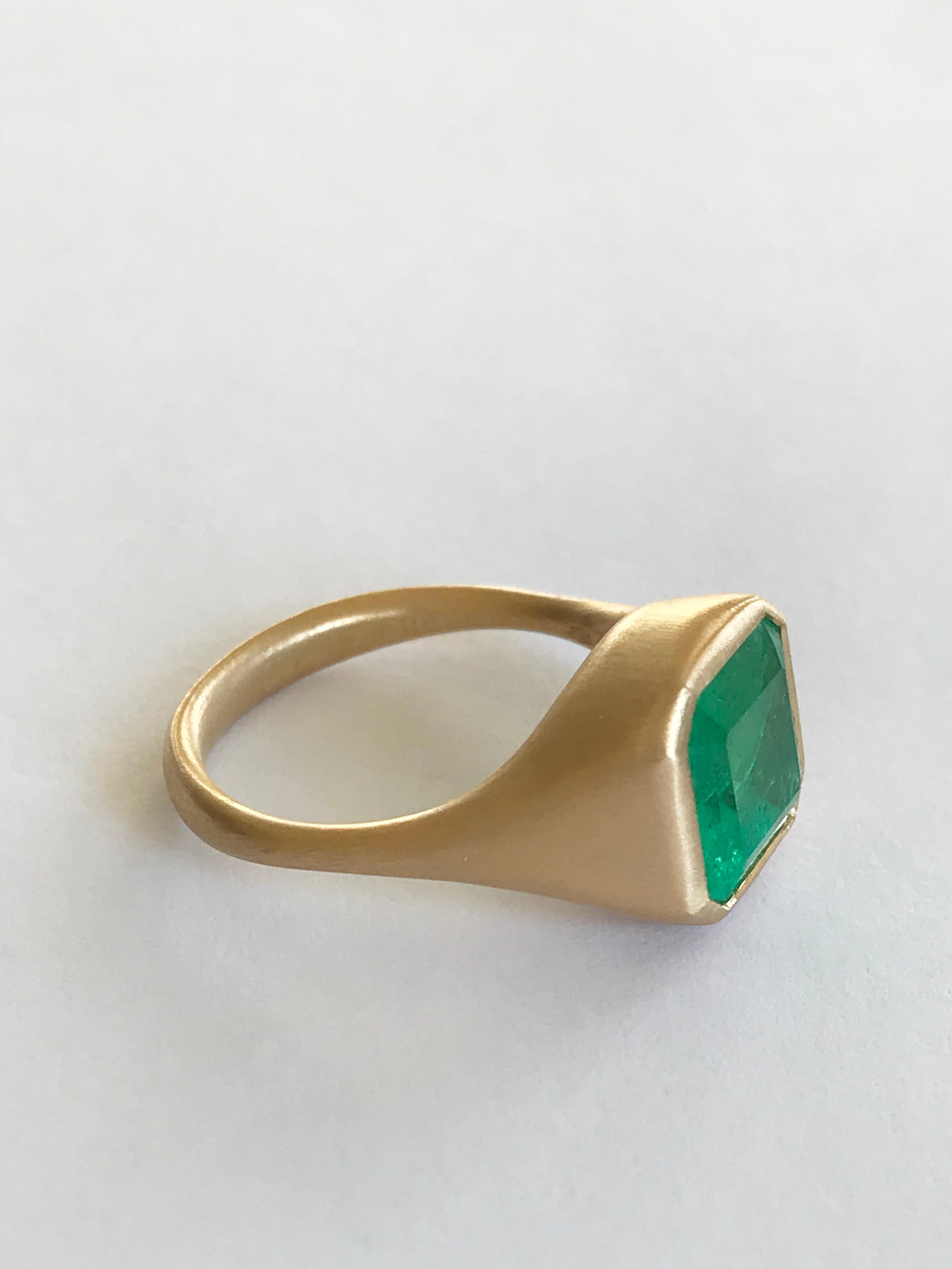 Dalben 4, 12 Carat Colombian Emerald Yellow Gold Ring For Sale 3