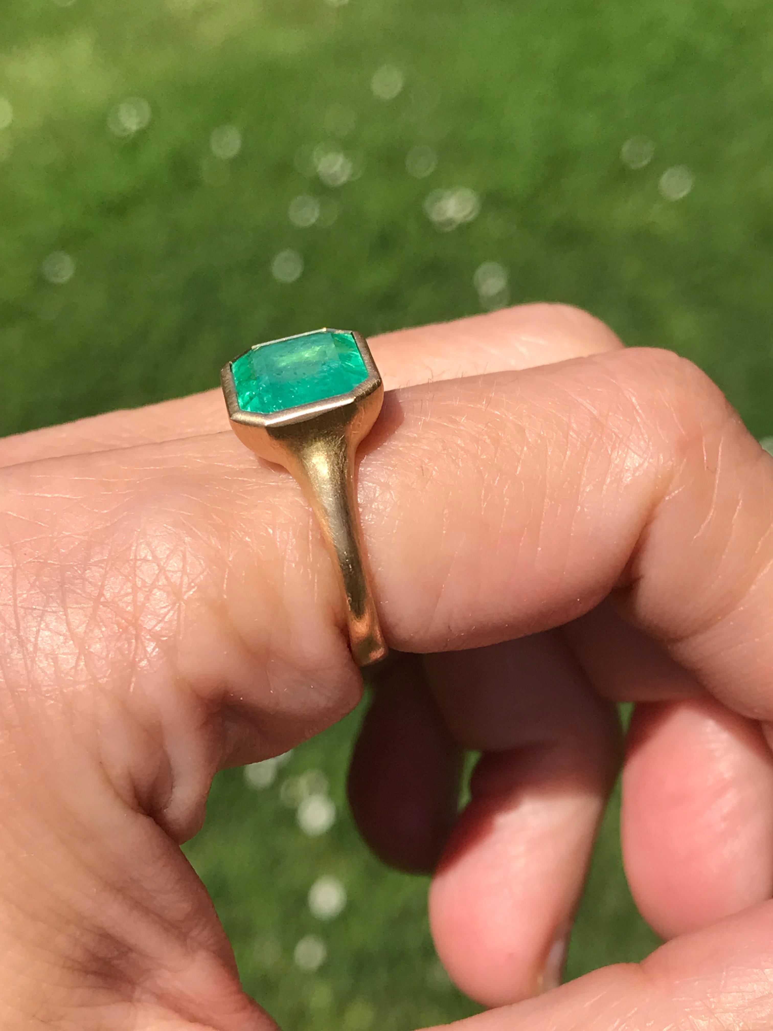 Dalben 4, 3 Carat Emerald Yellow Gold Ring In New Condition In Como, IT