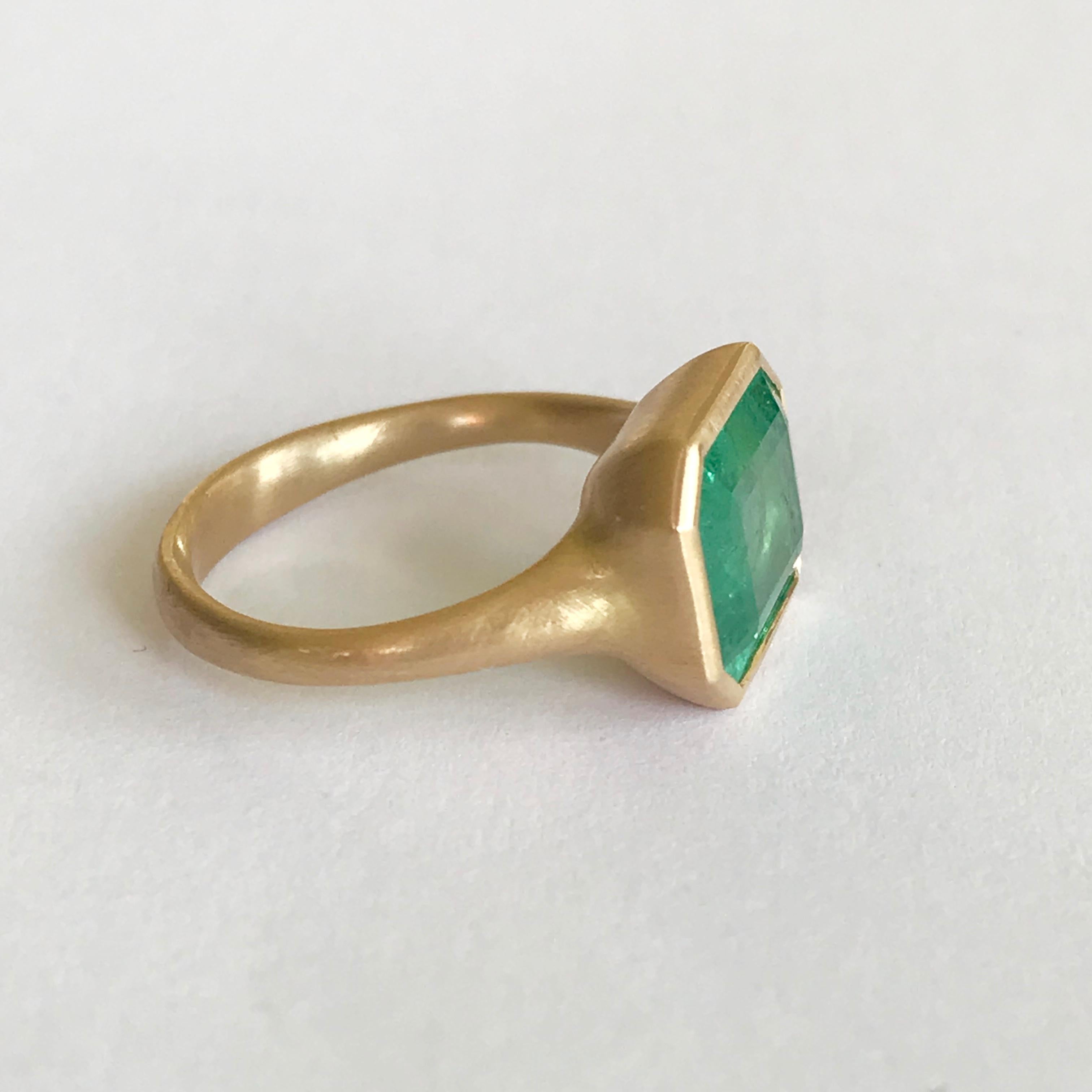 Dalben 4, 3 Carat Emerald Yellow Gold Ring 2