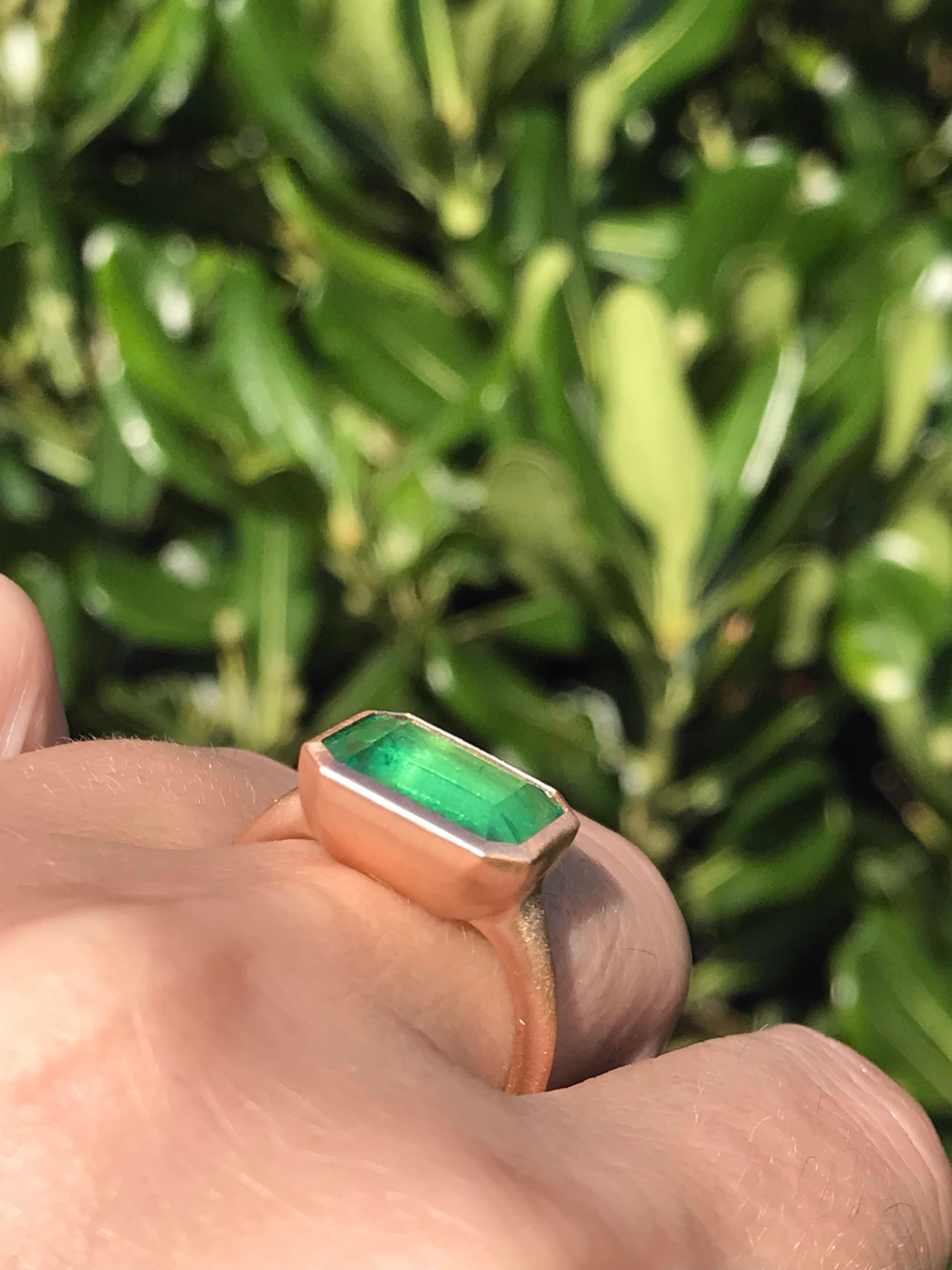 Dalben 5.1 Carat Emerald Rose Gold Ring For Sale 4