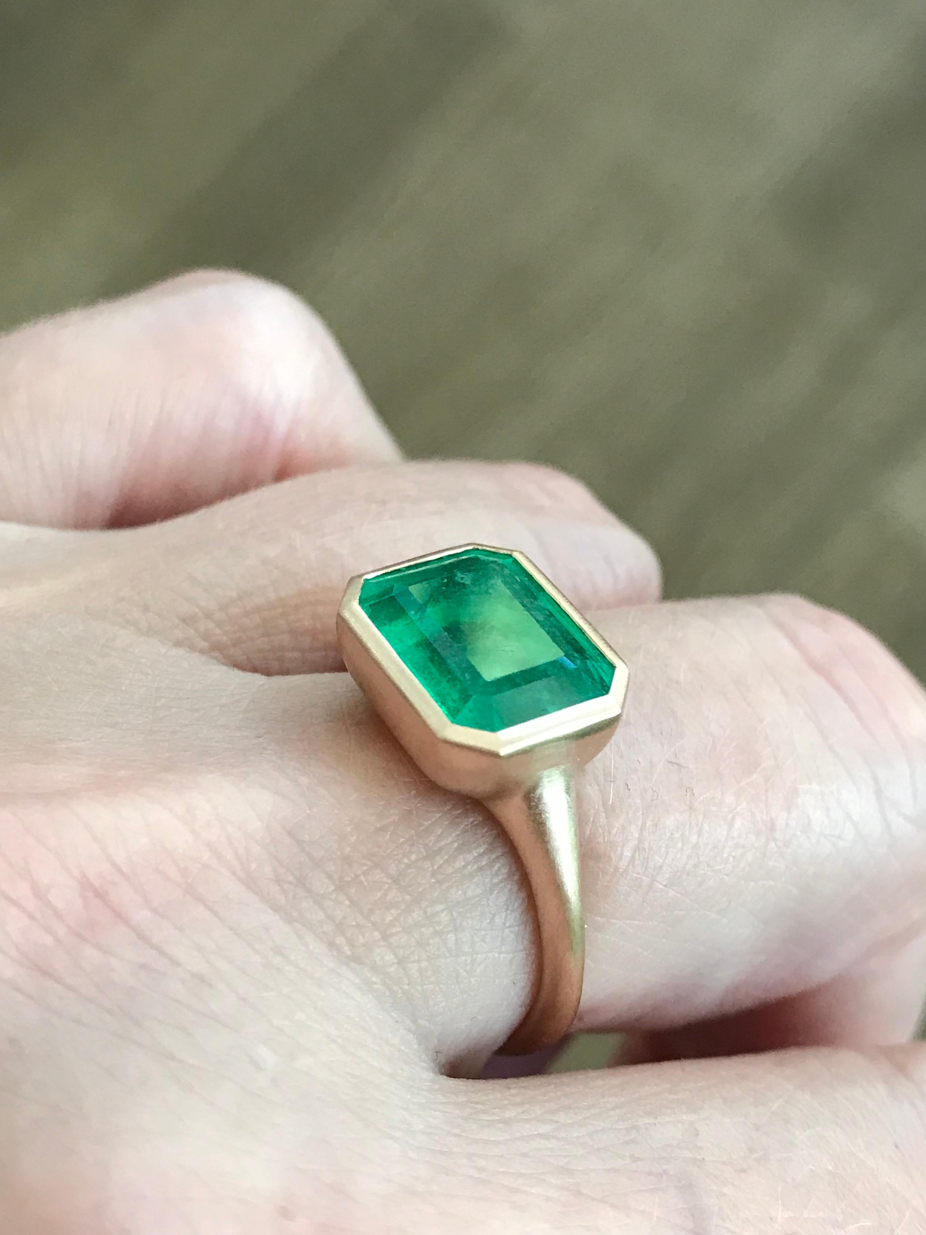 Dalben 5.1 Carat Emerald Rose Gold Ring For Sale 9