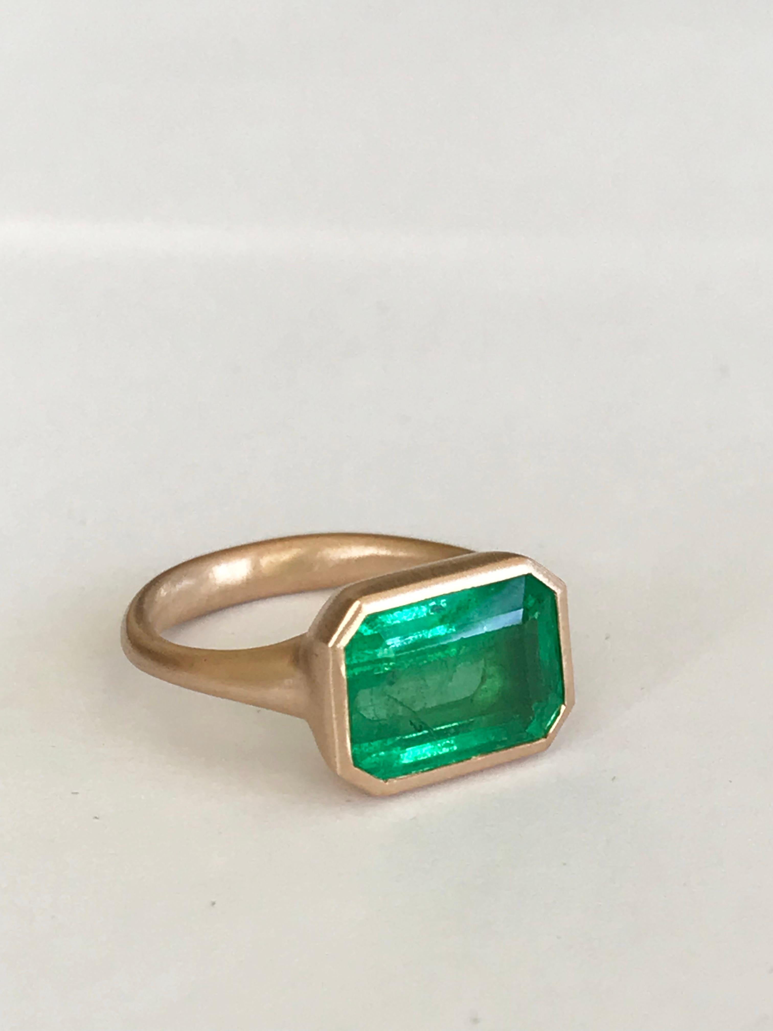 Women's Dalben 5.1 Carat Emerald Rose Gold Ring For Sale