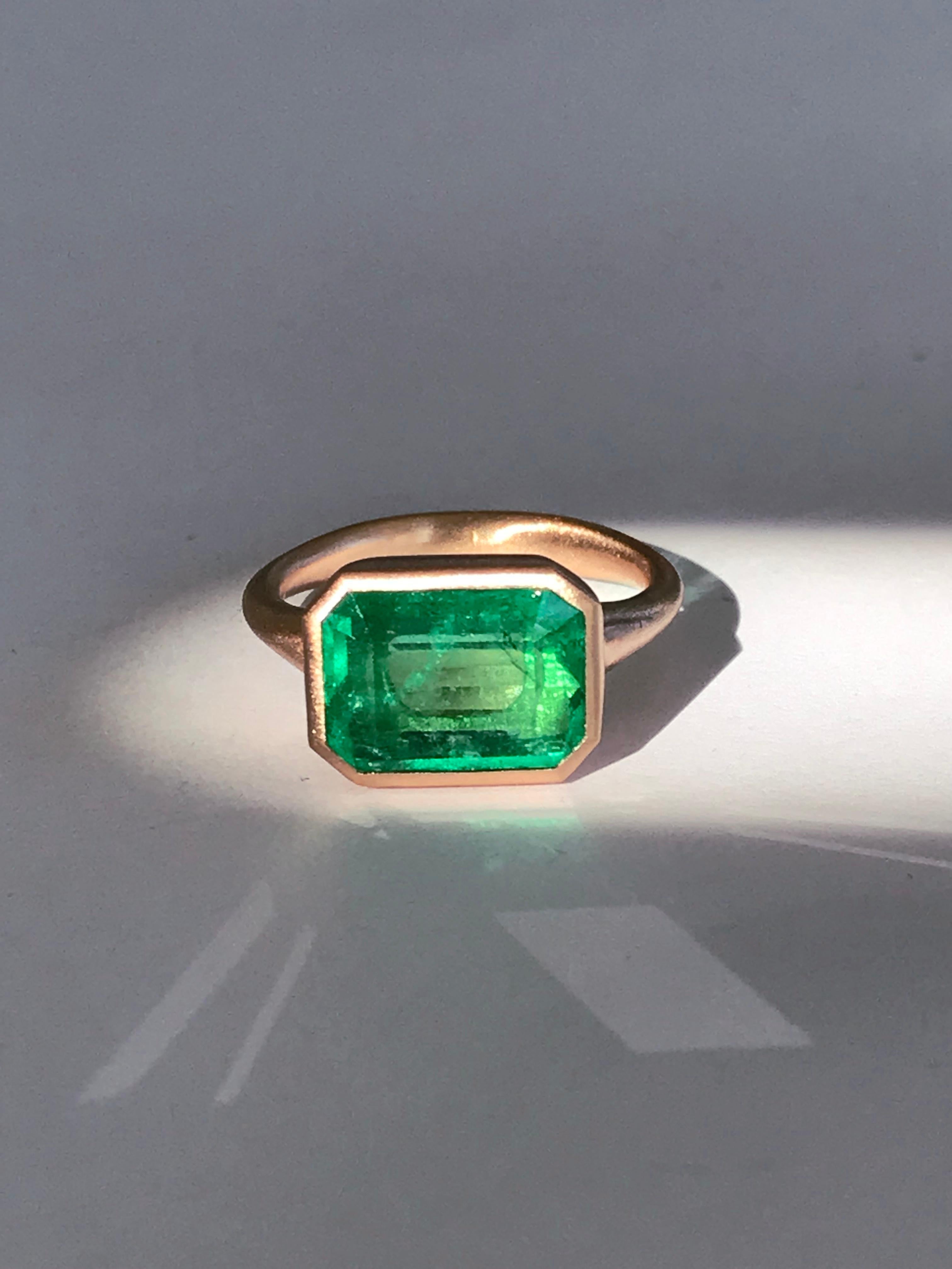 Dalben 5.1 Carat Emerald Rose Gold Ring For Sale 1