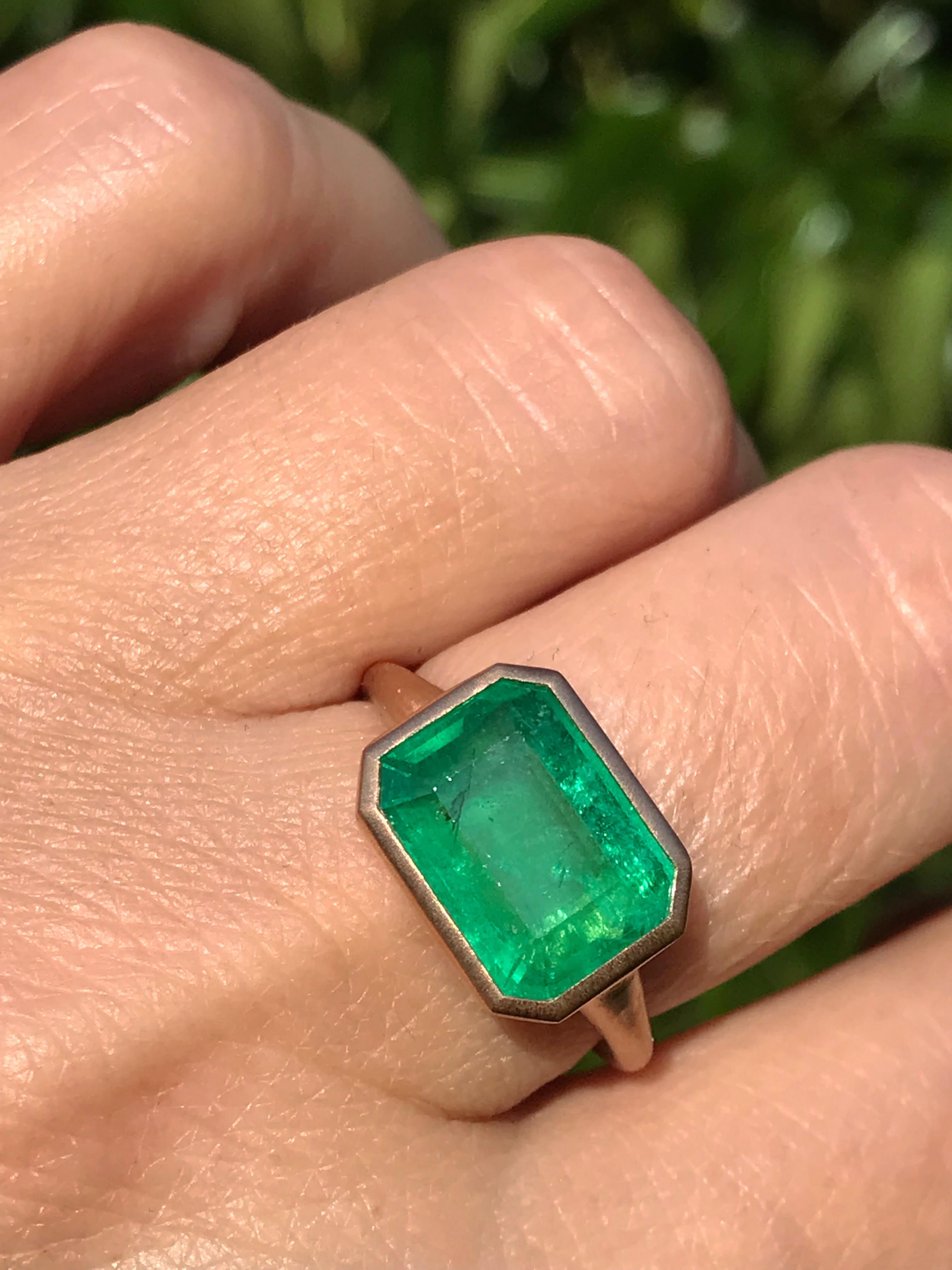 Dalben 5.1 Carat Emerald Rose Gold Ring For Sale 2