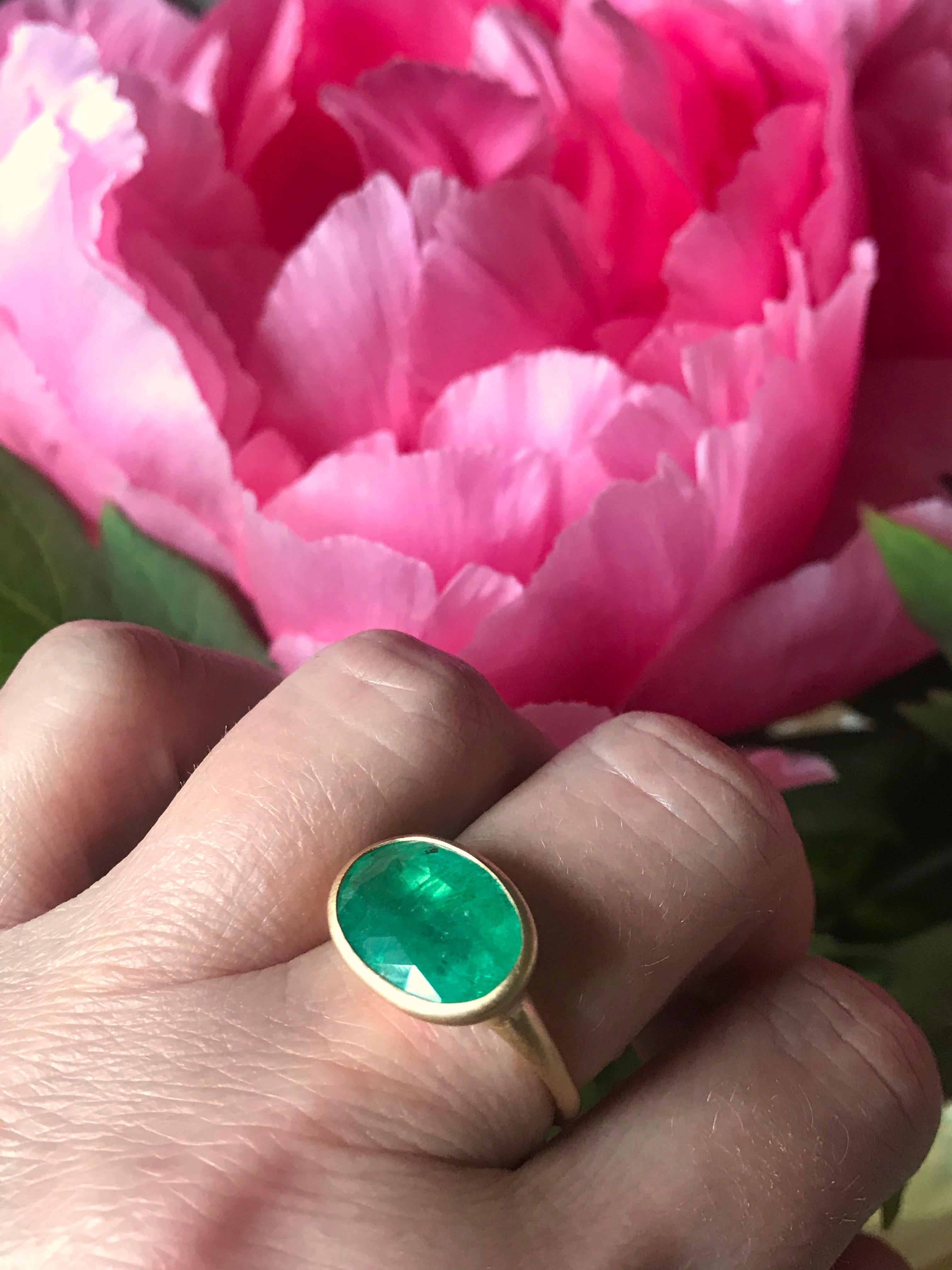 Dalben 5.5 Carat Oval Emerald Yellow Gold Ring 3