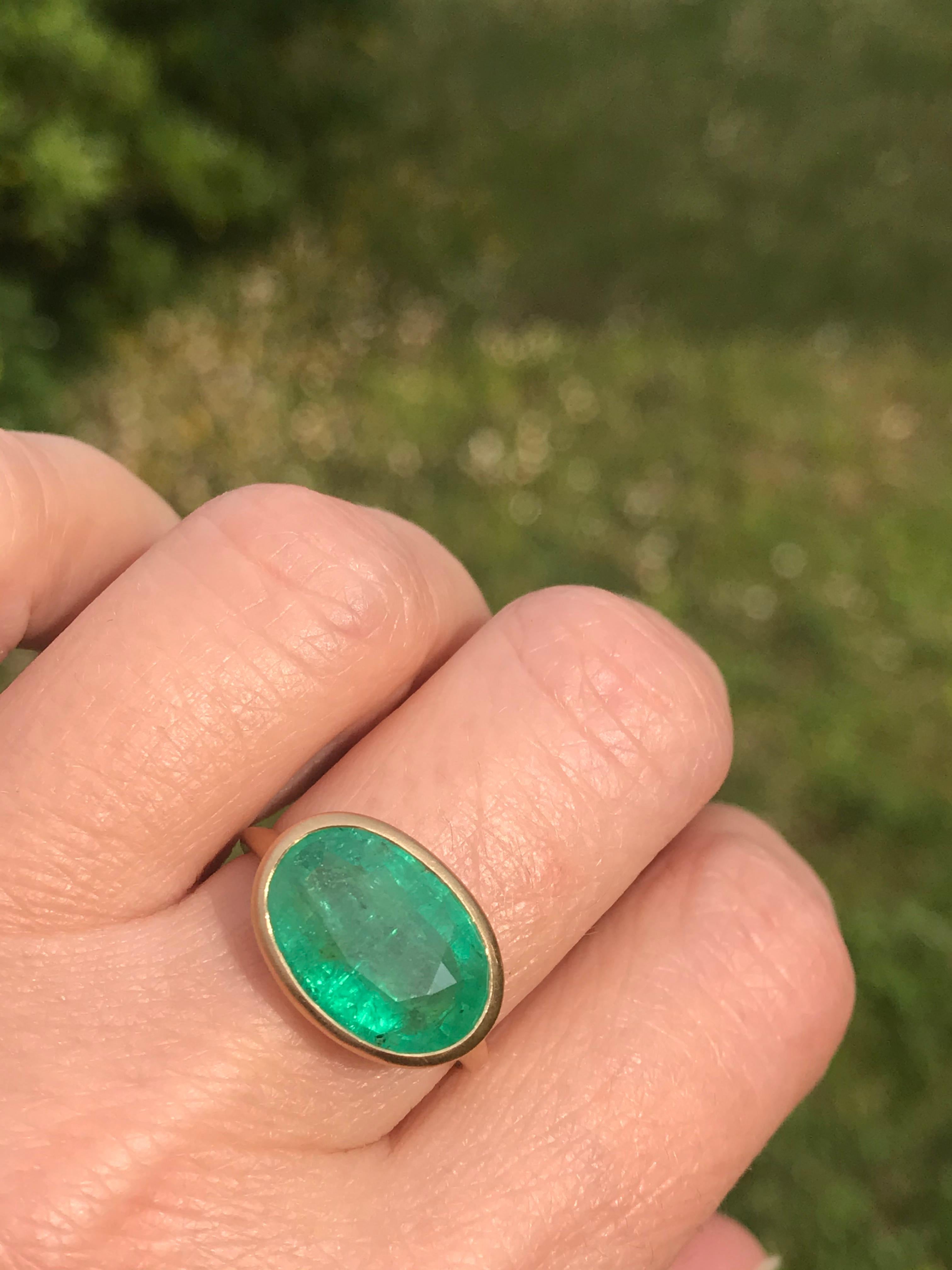 Dalben 5.5 Carat Oval Emerald Yellow Gold Ring 4
