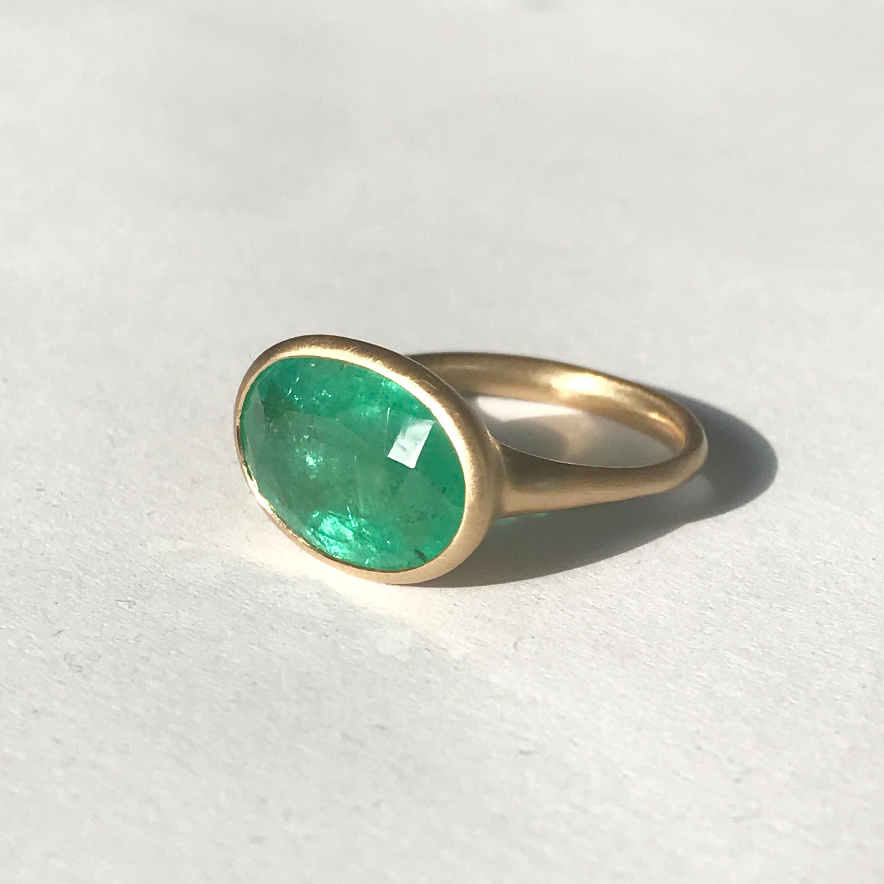 Contemporary Dalben 5.5 Carat Oval Emerald Yellow Gold Ring