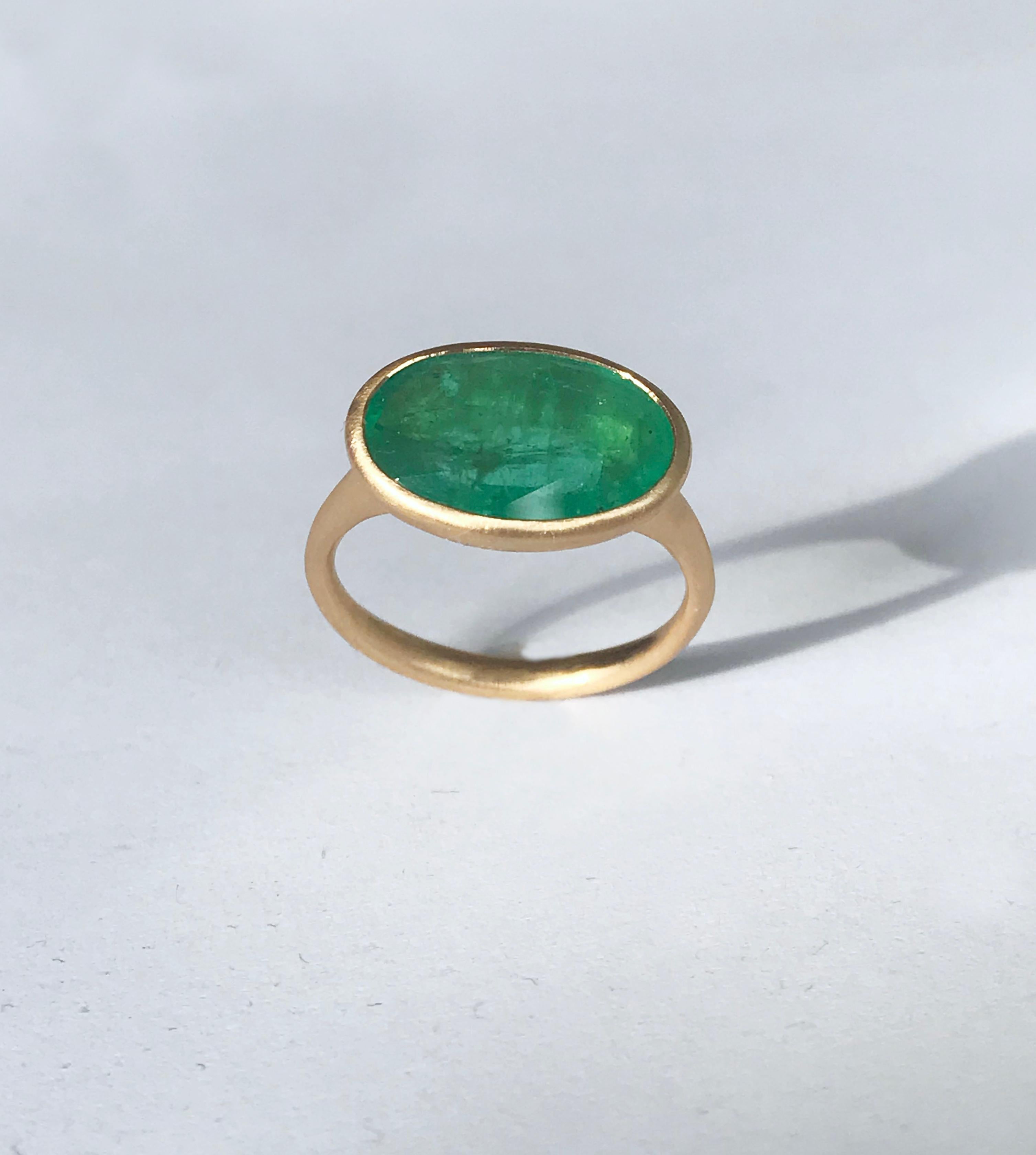 Dalben 5.5 Carat Oval Emerald Yellow Gold Ring In New Condition In Como, IT