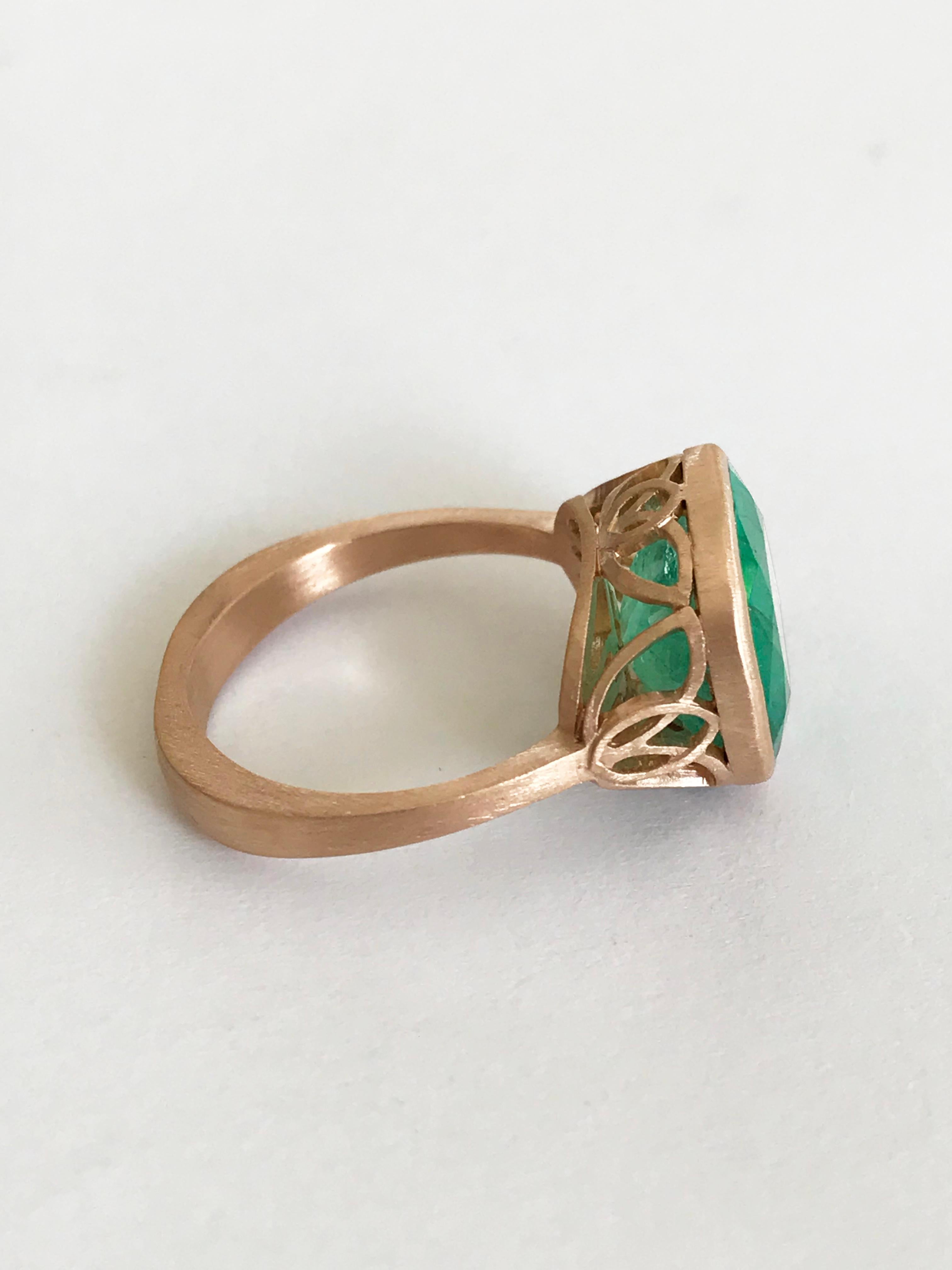 Dalben 5.88 Carat Cushion Cut Emerald Rose Gold Ring For Sale 5