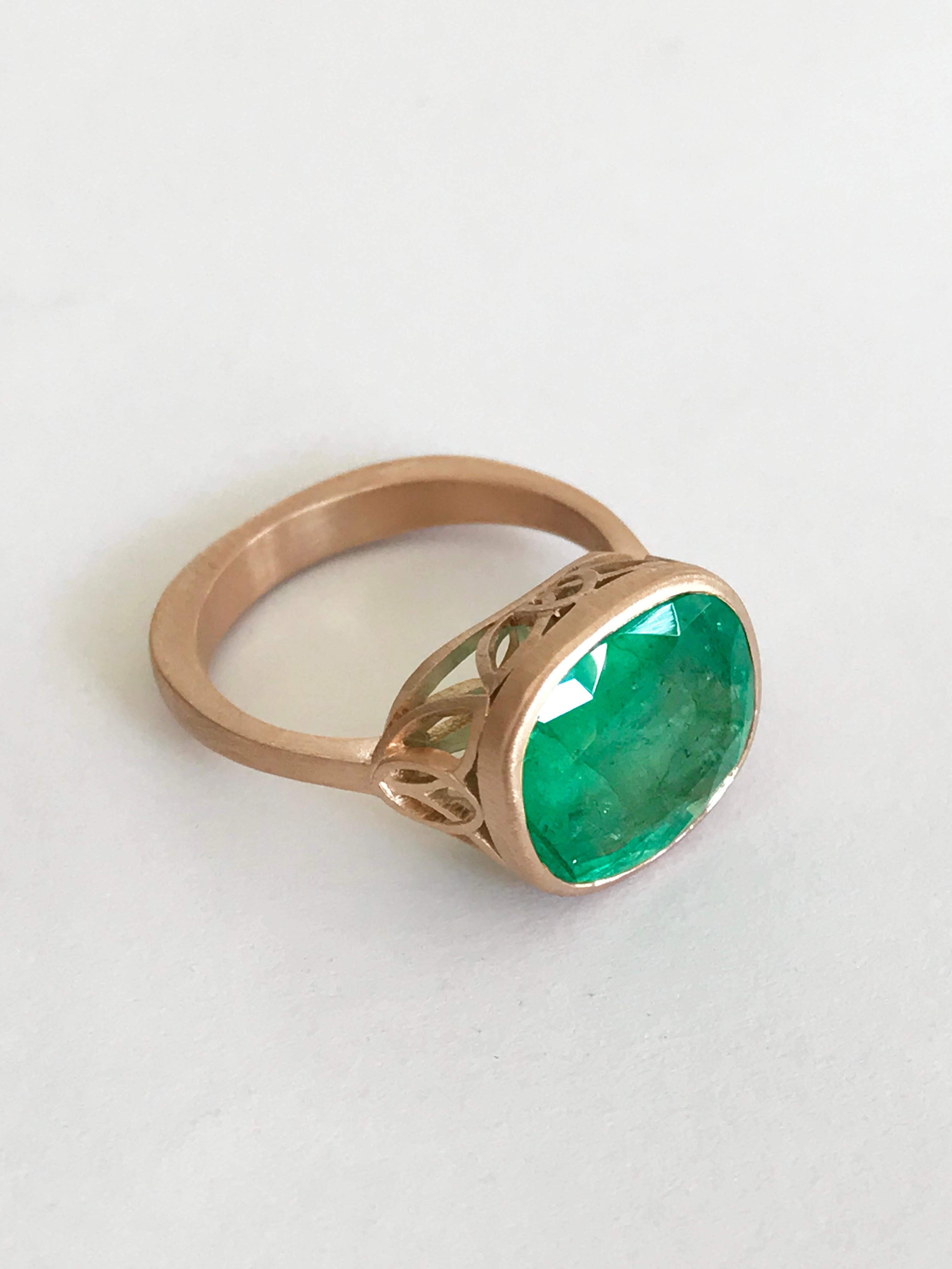 Dalben 5.88 Carat Cushion Cut Emerald Rose Gold Ring For Sale 6