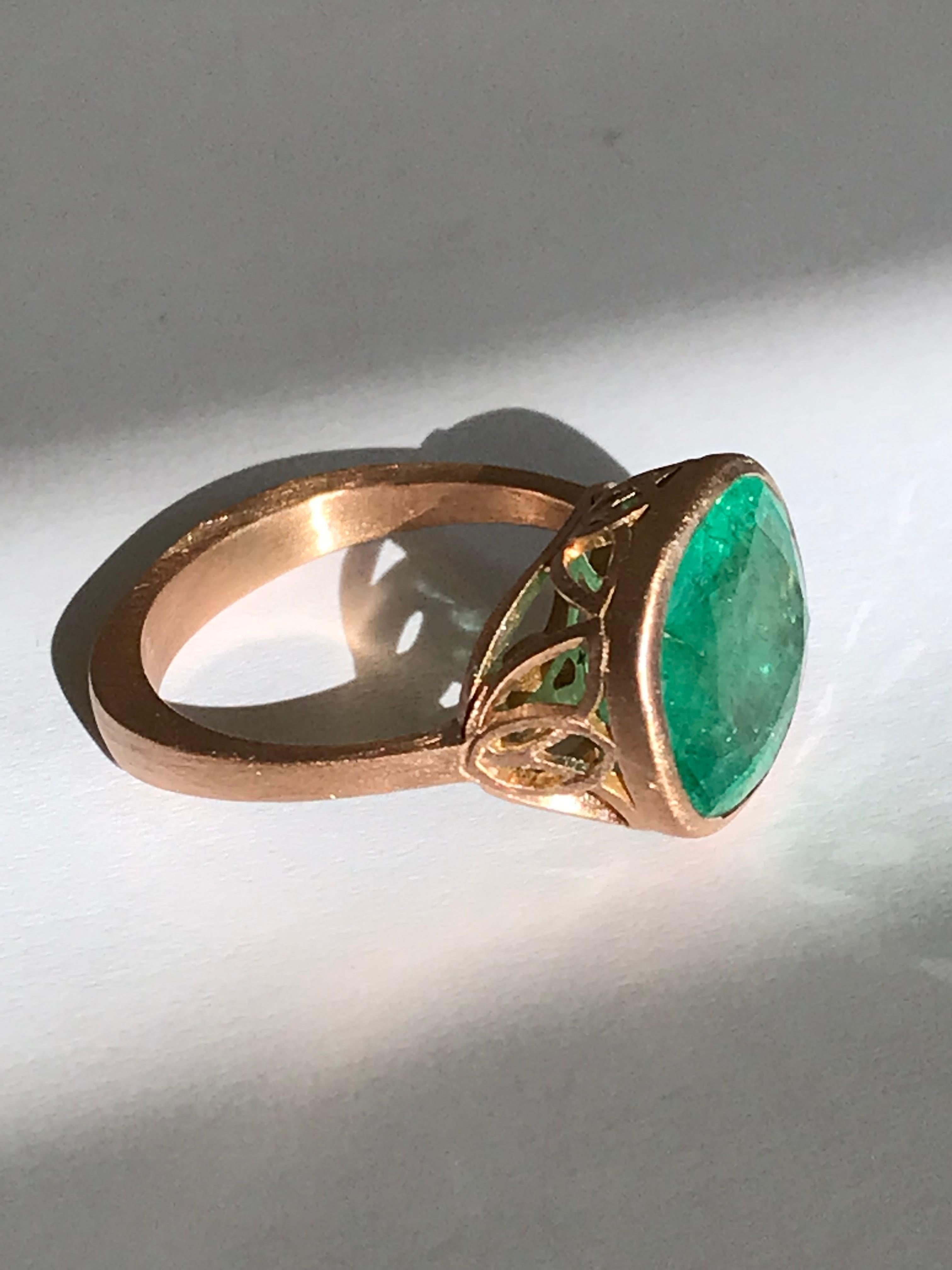 Dalben 5.88 Carat Cushion Cut Emerald Rose Gold Ring For Sale 8
