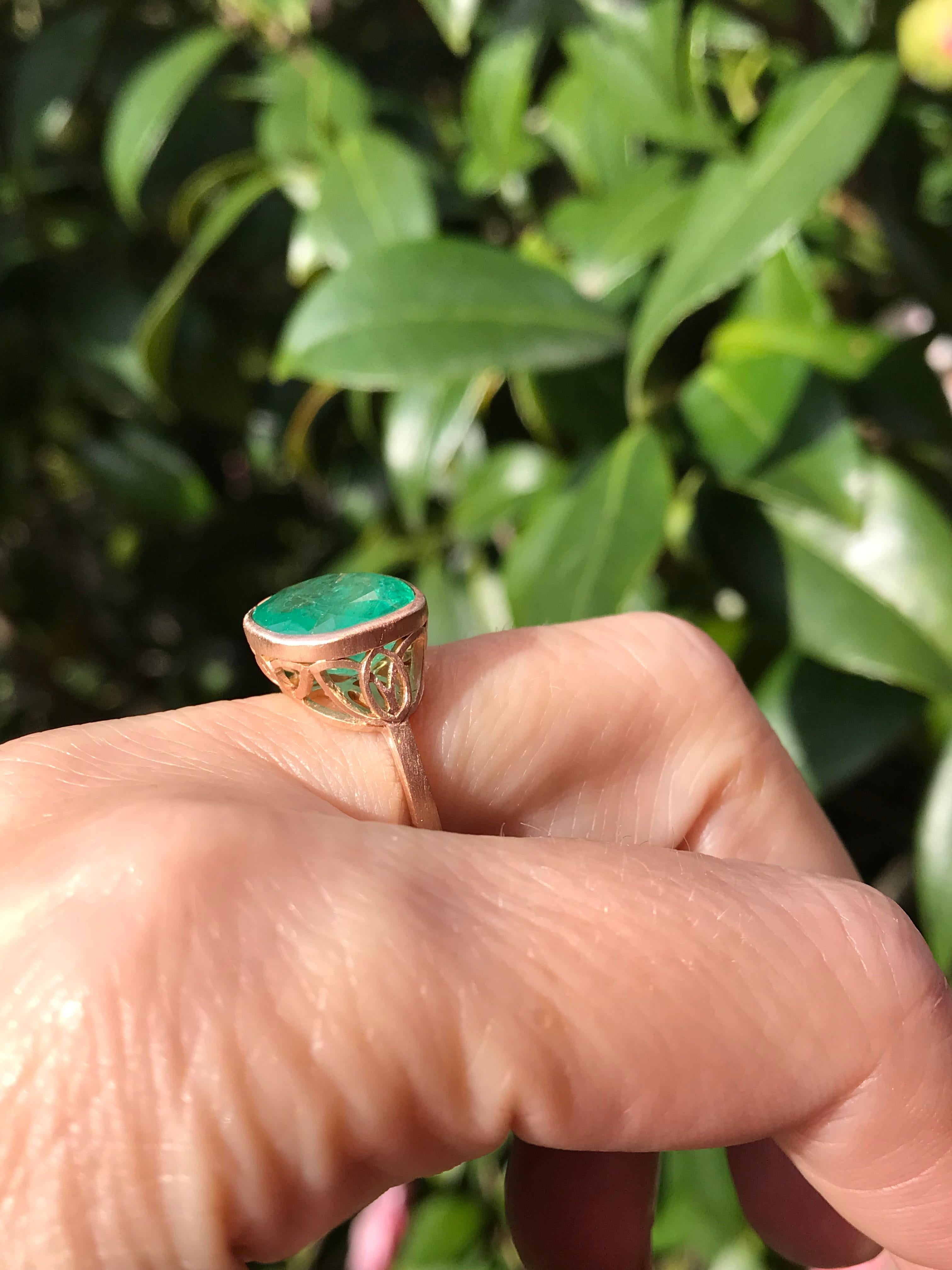 Women's Dalben 5.88 Carat Cushion Cut Emerald Rose Gold Ring For Sale