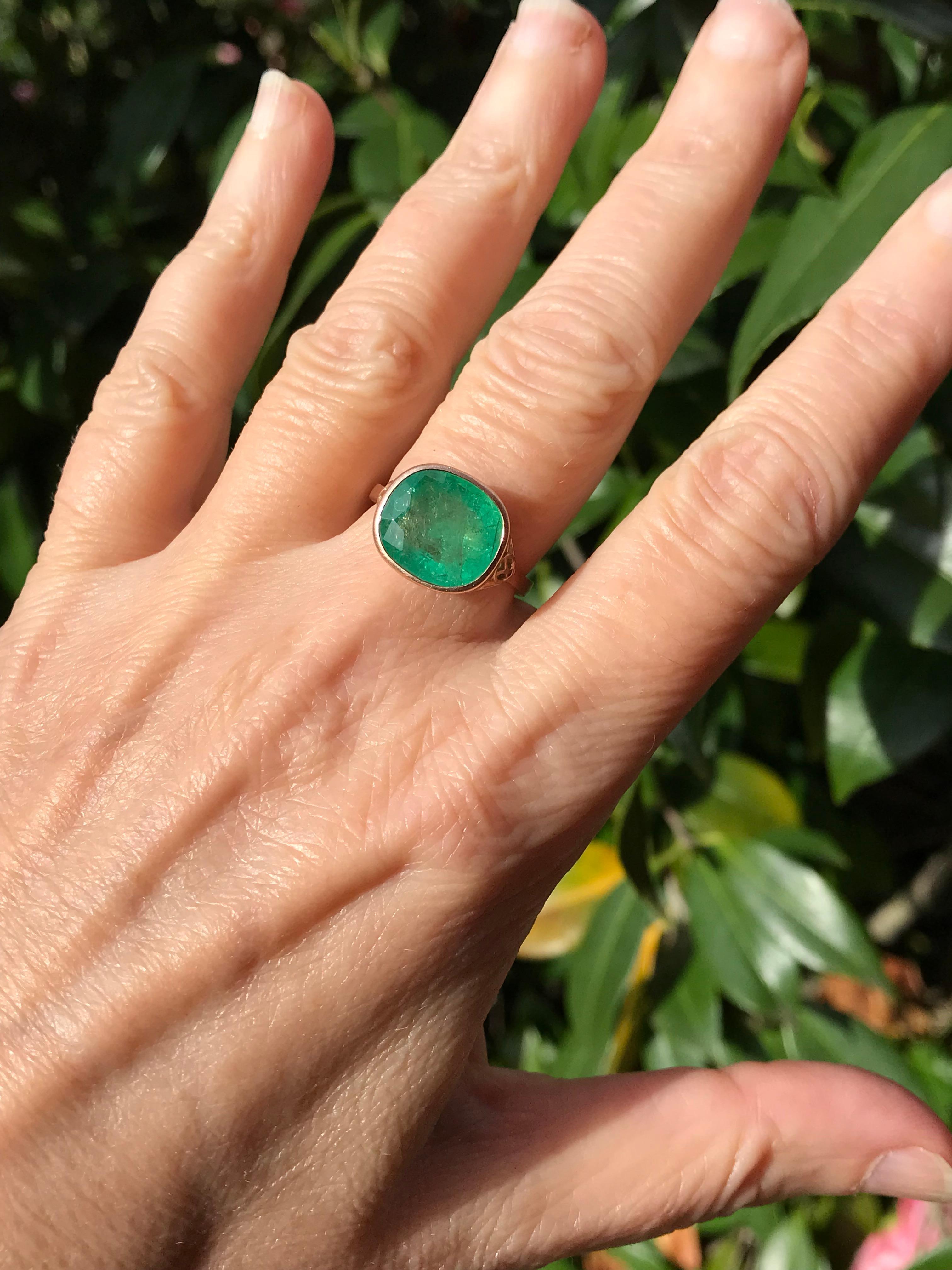 Dalben 5.88 Carat Cushion Cut Emerald Rose Gold Ring For Sale 1