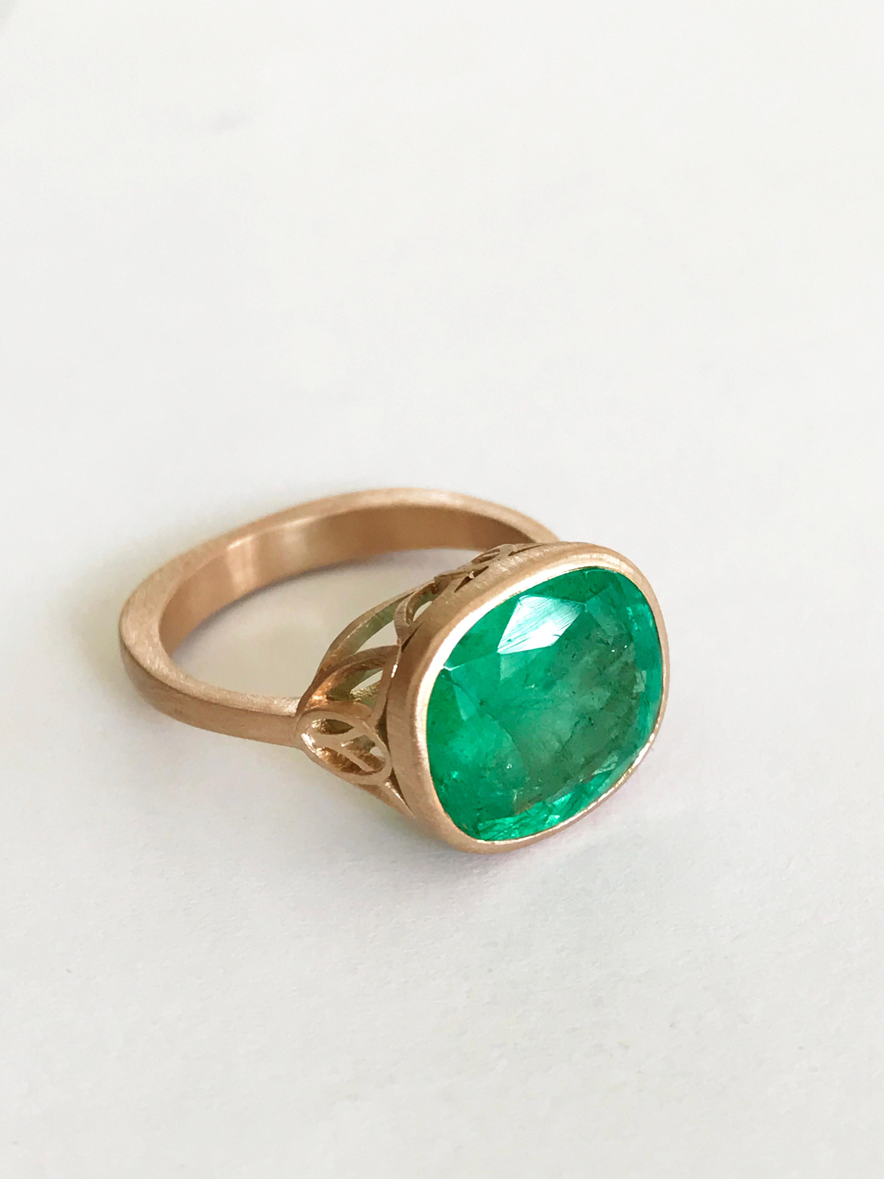 Dalben 5.88 Carat Cushion Cut Emerald Rose Gold Ring For Sale 2