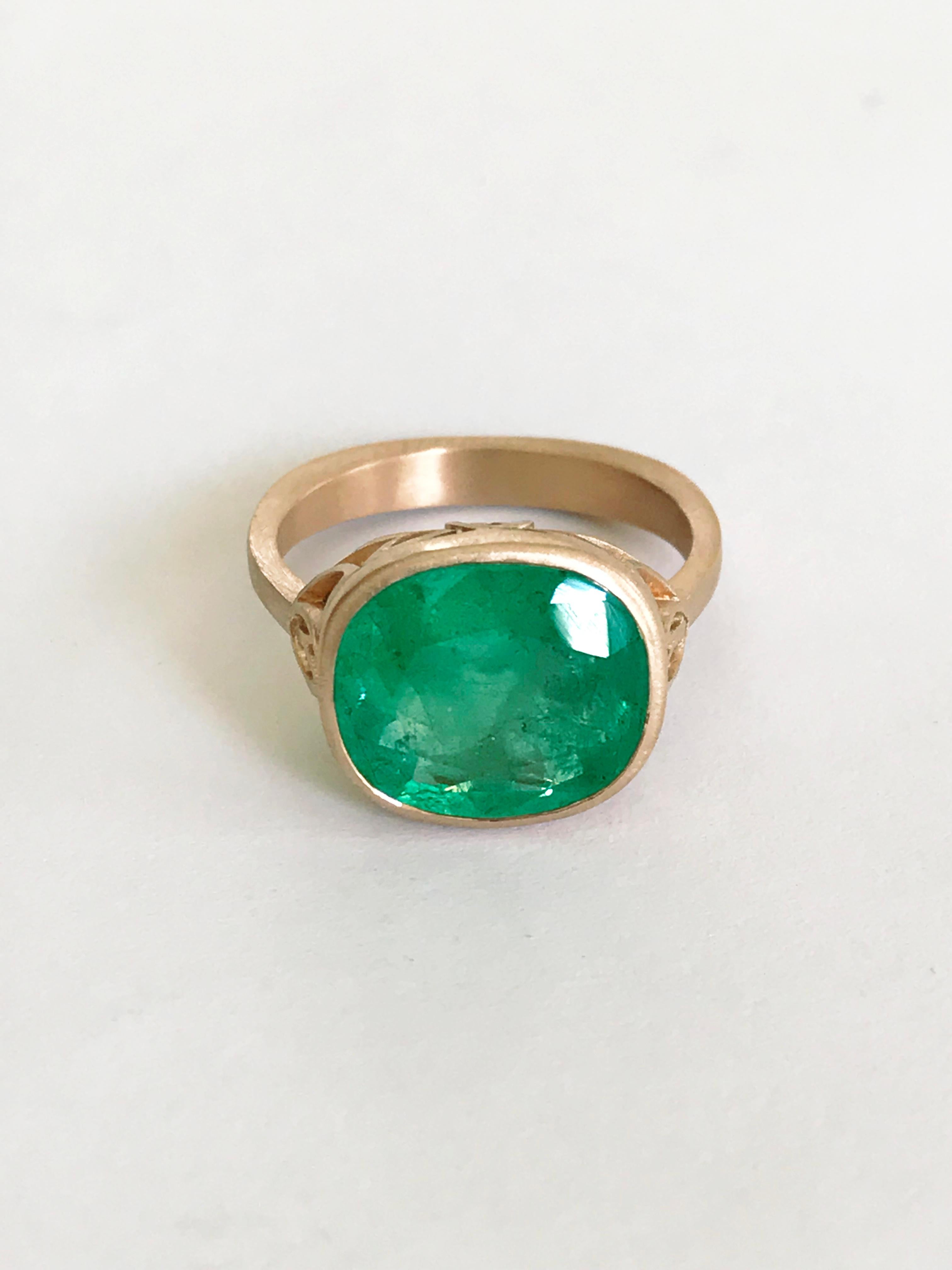 Dalben 5.88 Carat Cushion Cut Emerald Rose Gold Ring For Sale 3