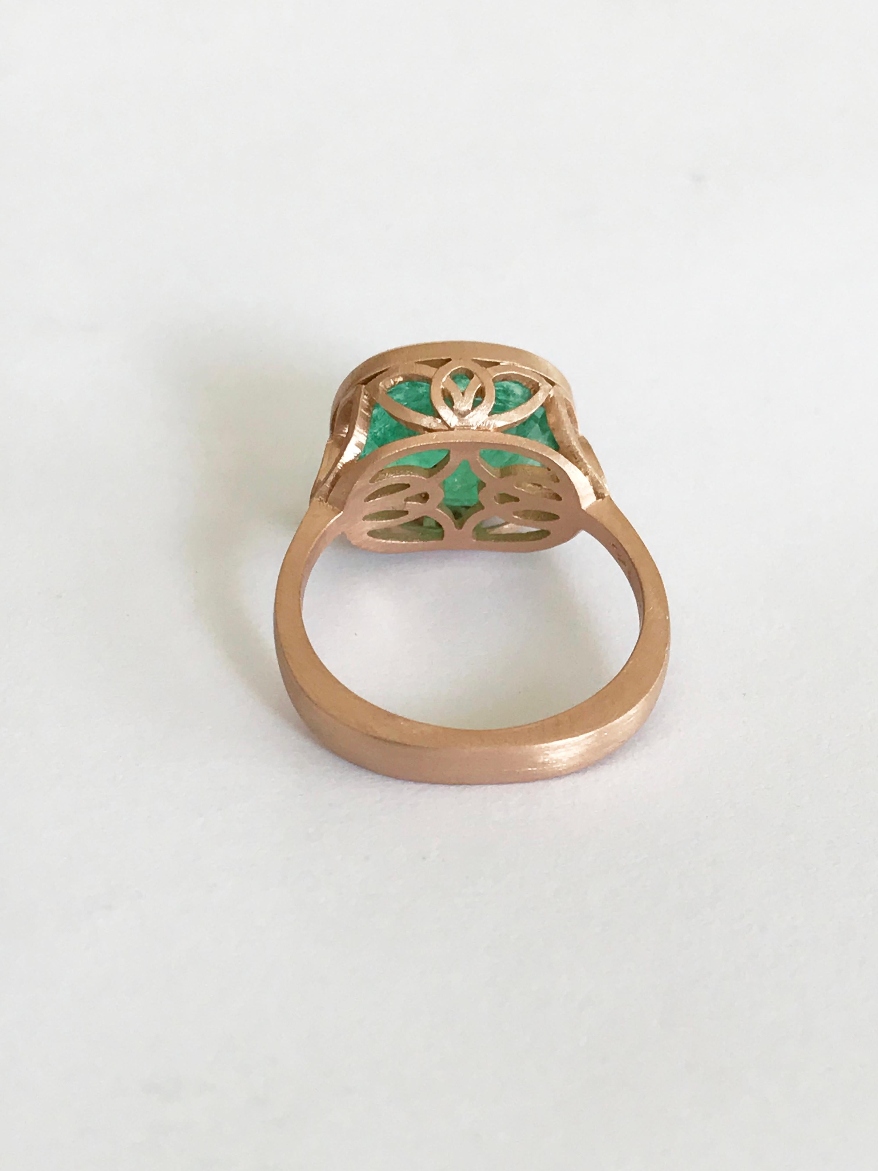Dalben 5.88 Carat Cushion Cut Emerald Rose Gold Ring For Sale 4