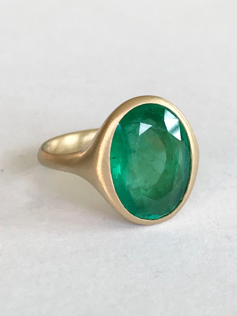 Dalben 6,53 Carat Oval Emerald Yellow Gold Ring For Sale 4