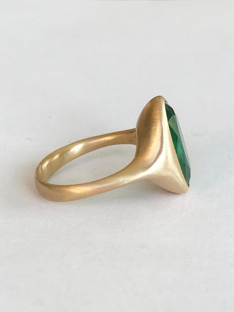 Dalben 6,53 Carat Oval Emerald Yellow Gold Ring For Sale 5