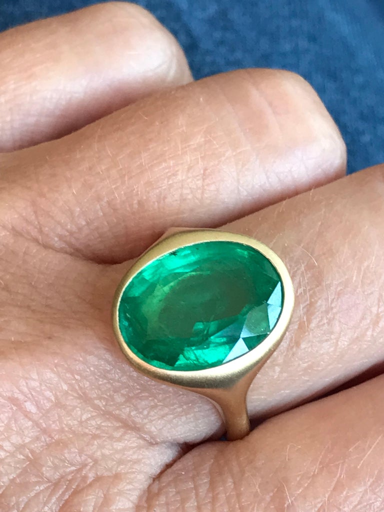Dalben 6,53 Carat Oval Emerald Yellow Gold Ring For Sale 6
