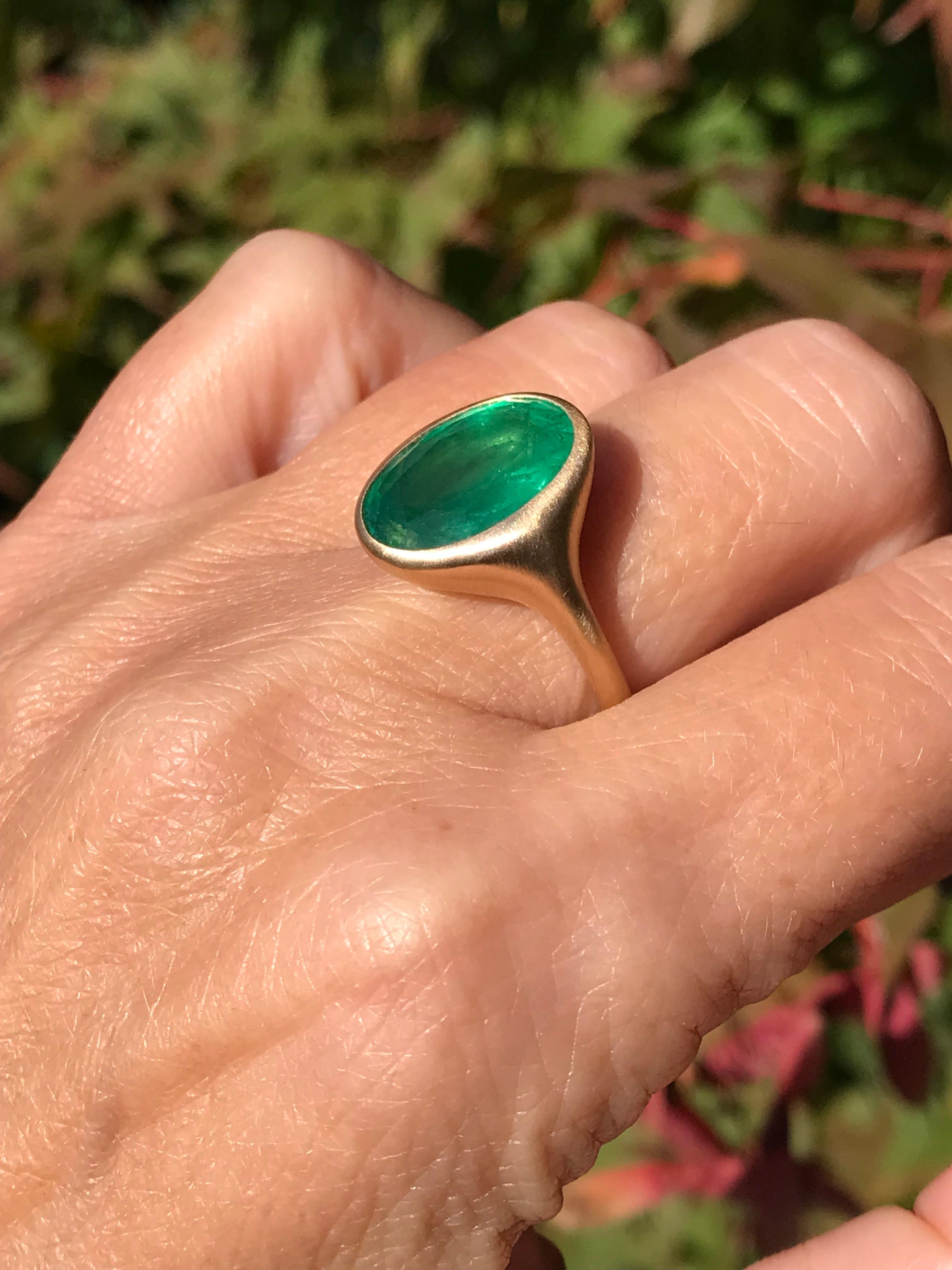 oval emerald ring design for little finger