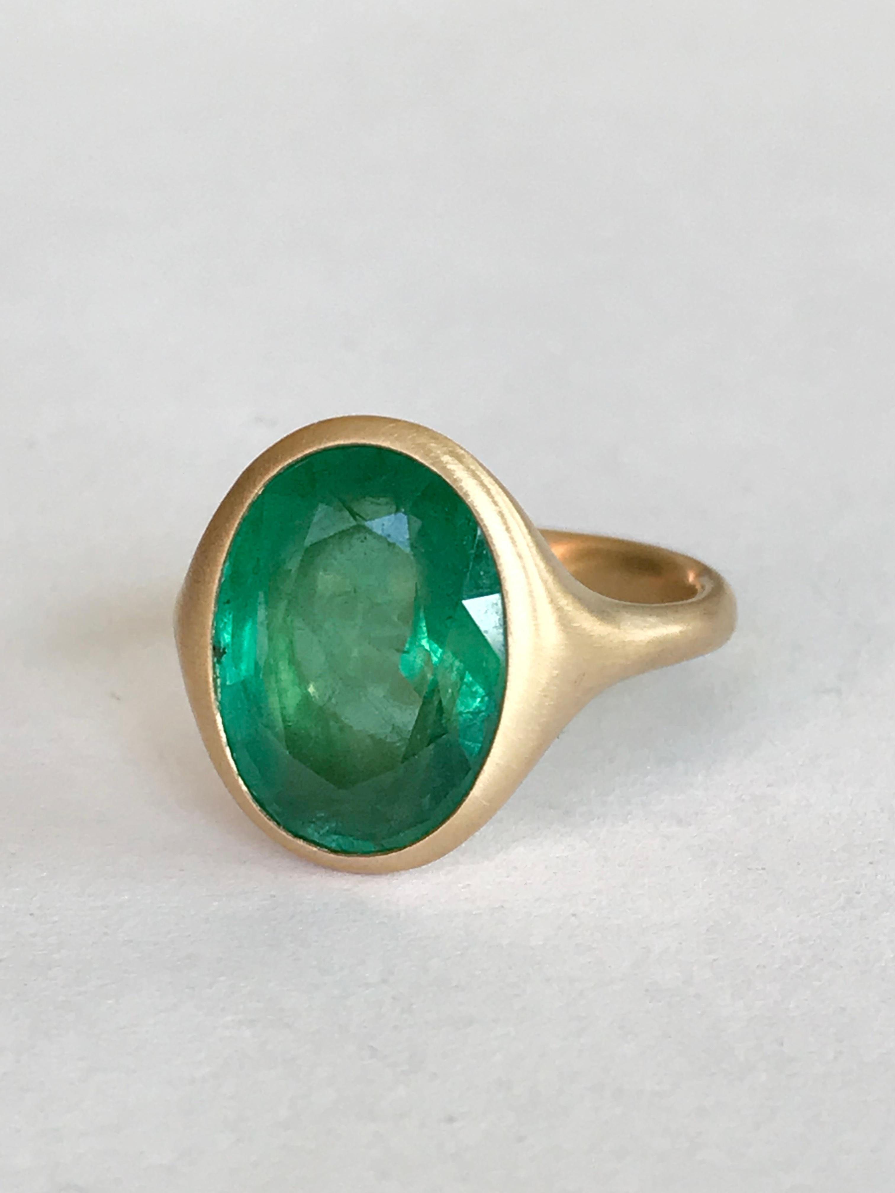 Oval Cut Dalben 6, 53 Carat Oval Emerald Yellow Gold Ring For Sale