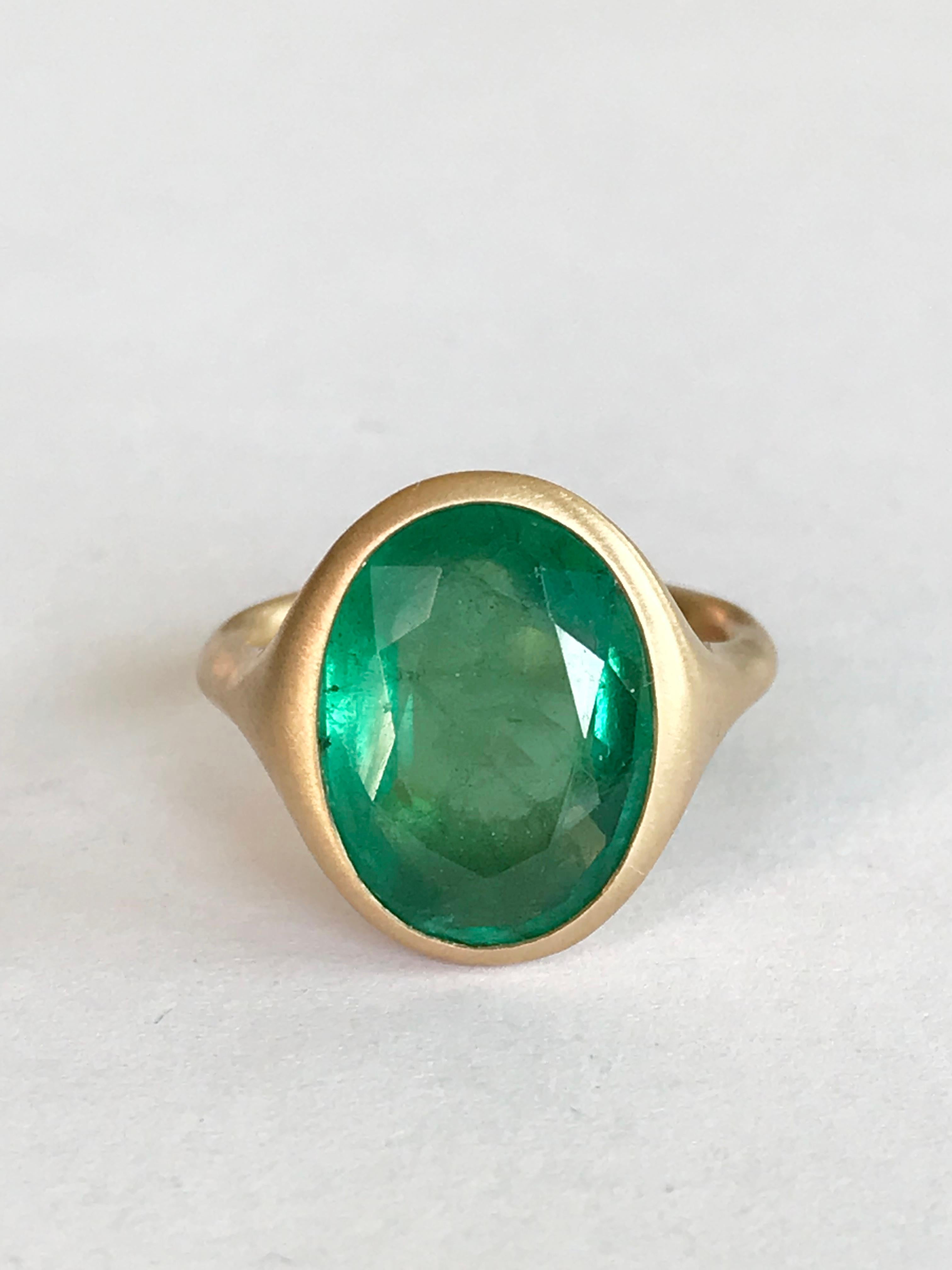 Dalben 6, 53 Carat Oval Emerald Yellow Gold Ring In New Condition For Sale In Como, IT