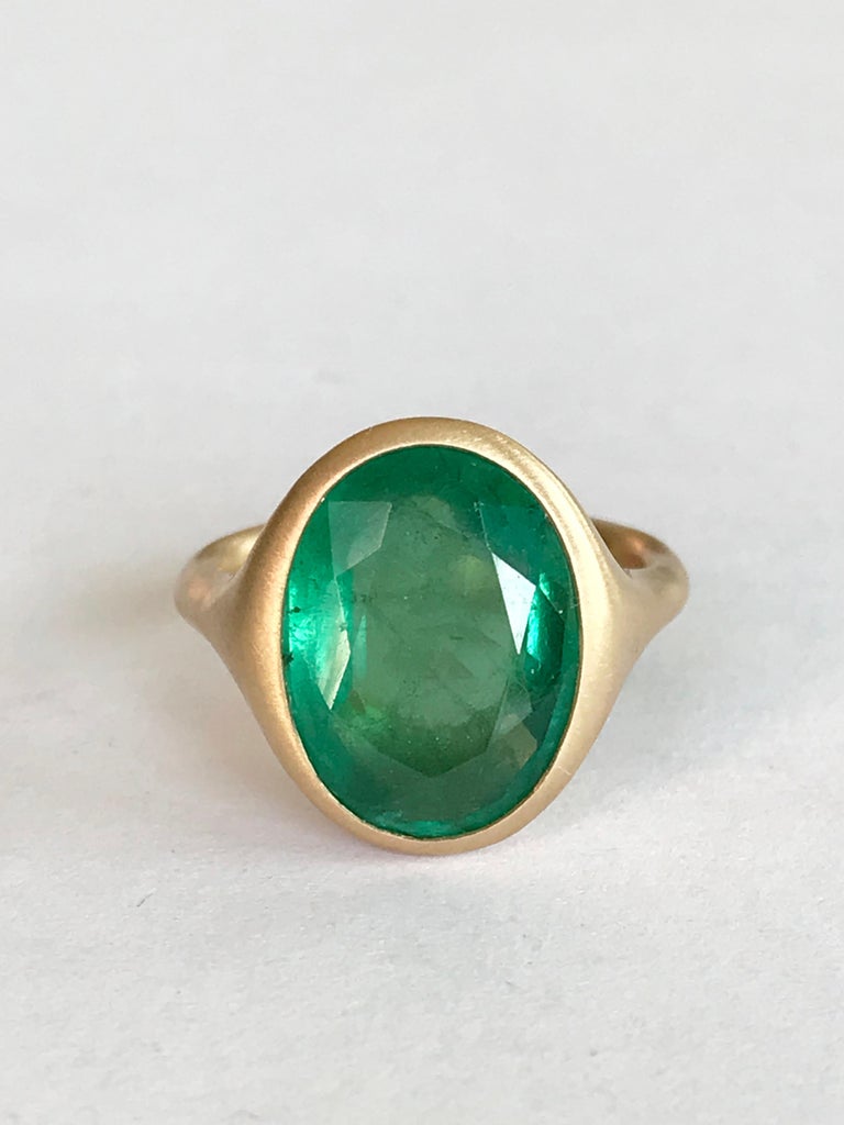 Dalben 6,53 Carat Oval Emerald Yellow Gold Ring For Sale 2