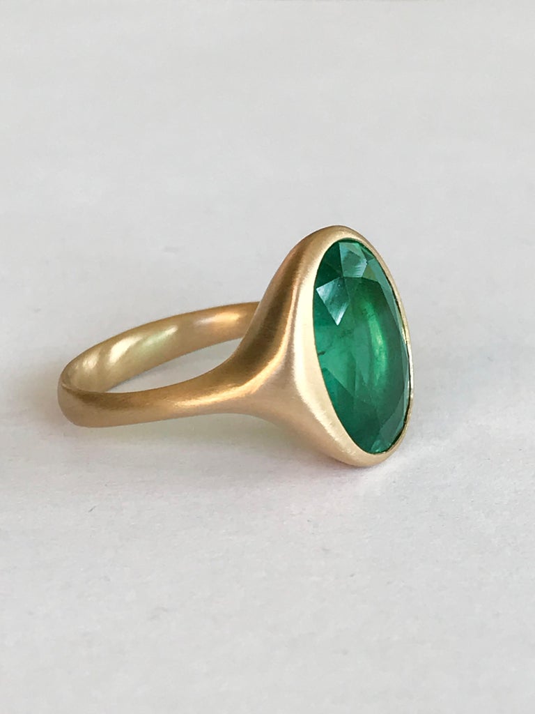 Dalben 6,53 Carat Oval Emerald Yellow Gold Ring For Sale 3