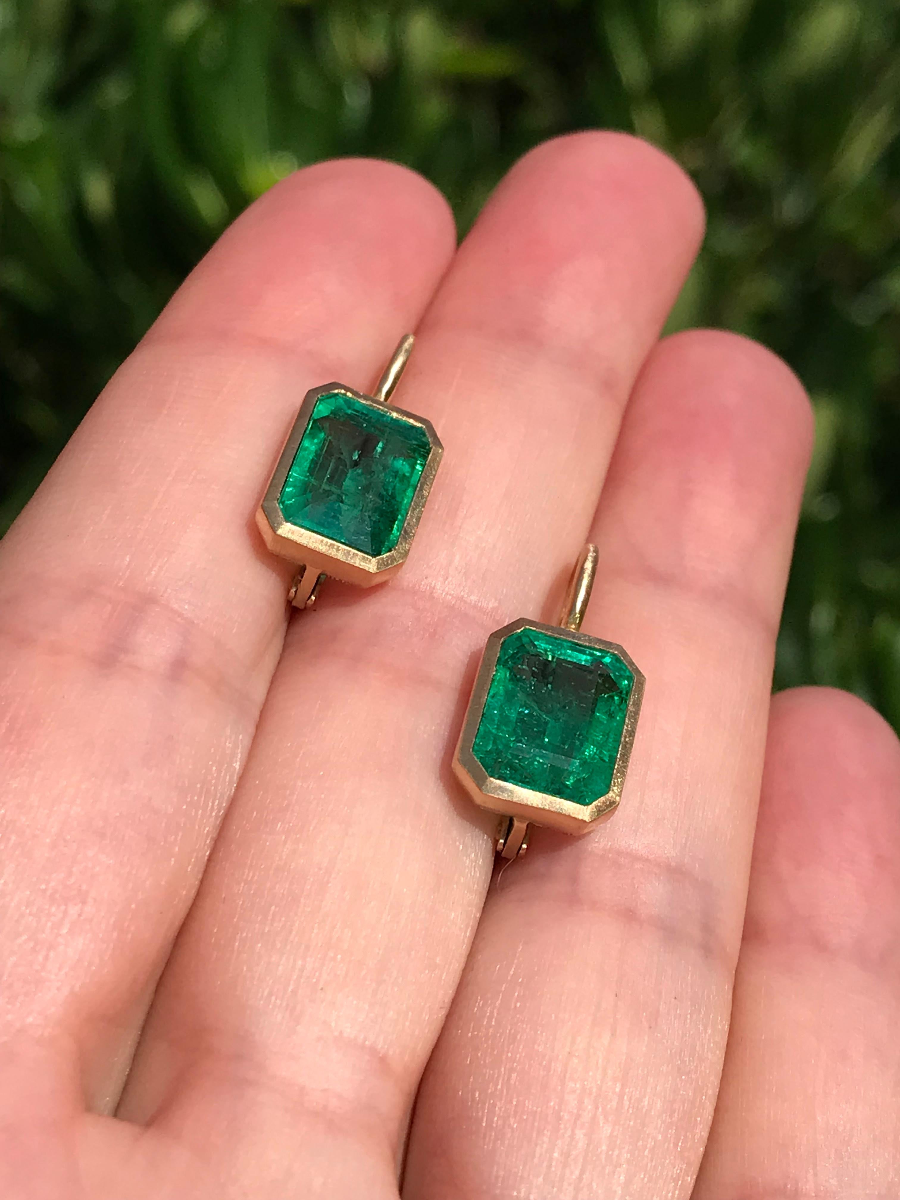 Dalben 6.94 Carat Emerald Yellow Gold Earrings In New Condition In Como, IT