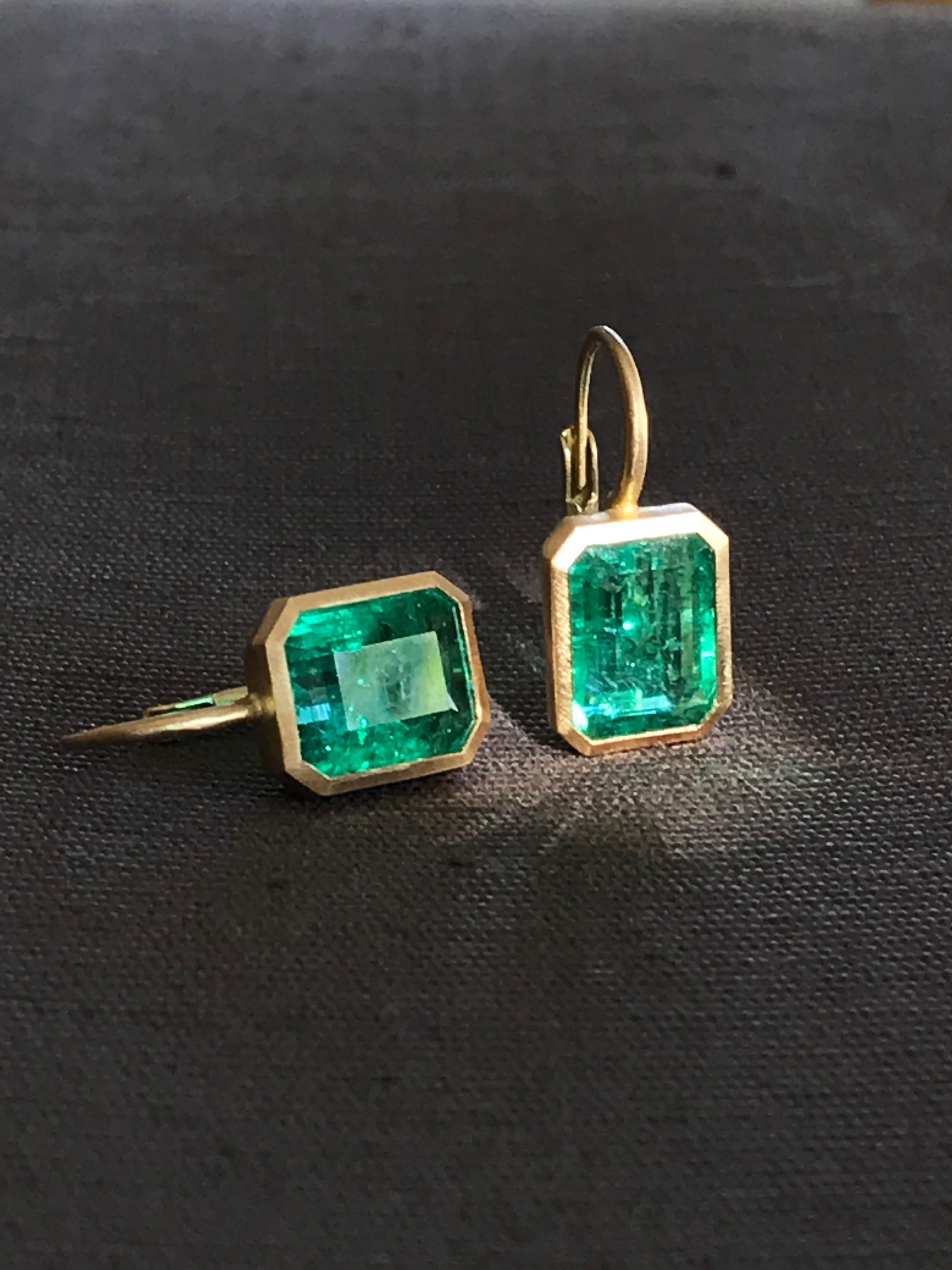 Dalben 6.94 Carat Emerald Yellow Gold Earrings 2