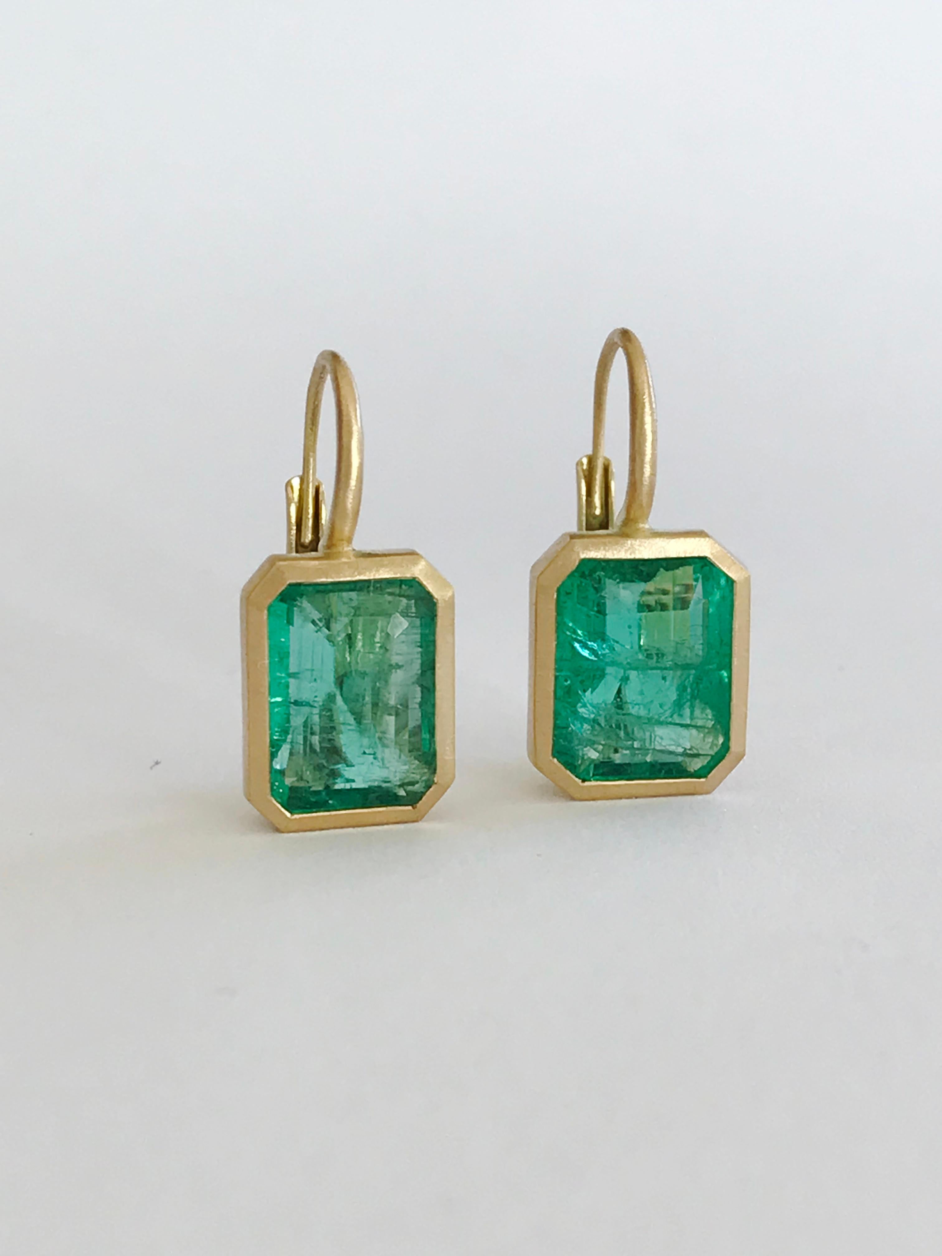 Dalben 6.94 Carat Emerald Yellow Gold Earrings 3
