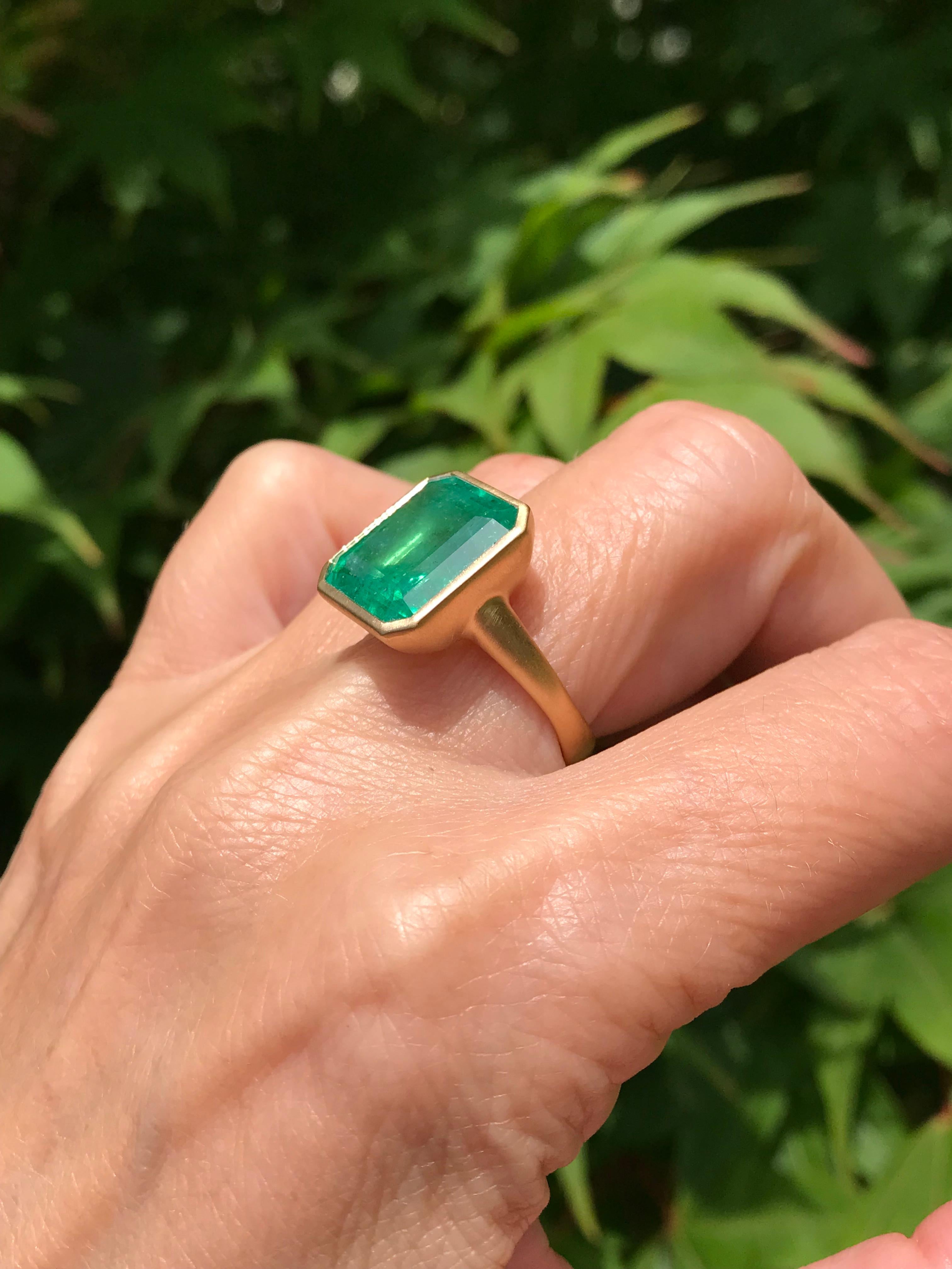 Dalben 10, 63 Carat Emerald Yellow Gold Ring 5