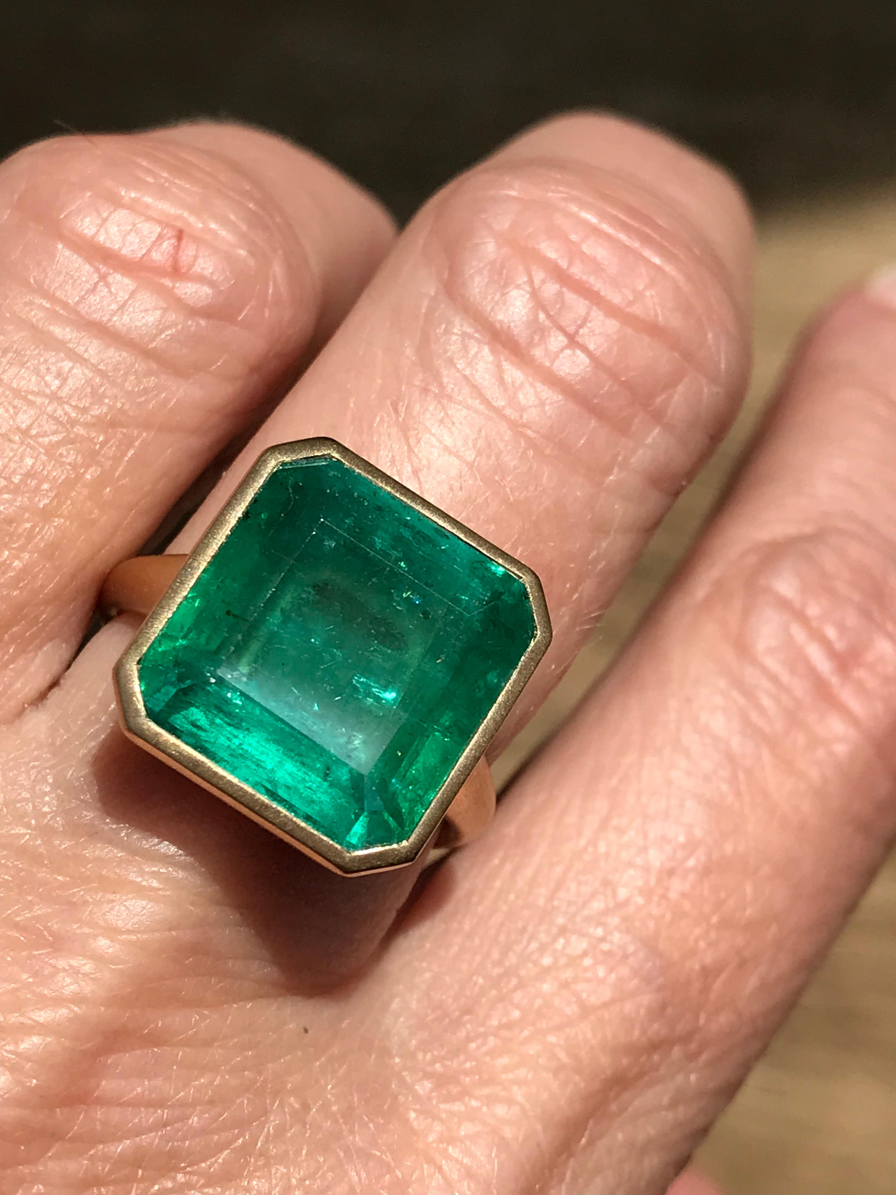 Dalben 10, 63 Carat Emerald Yellow Gold Ring 8