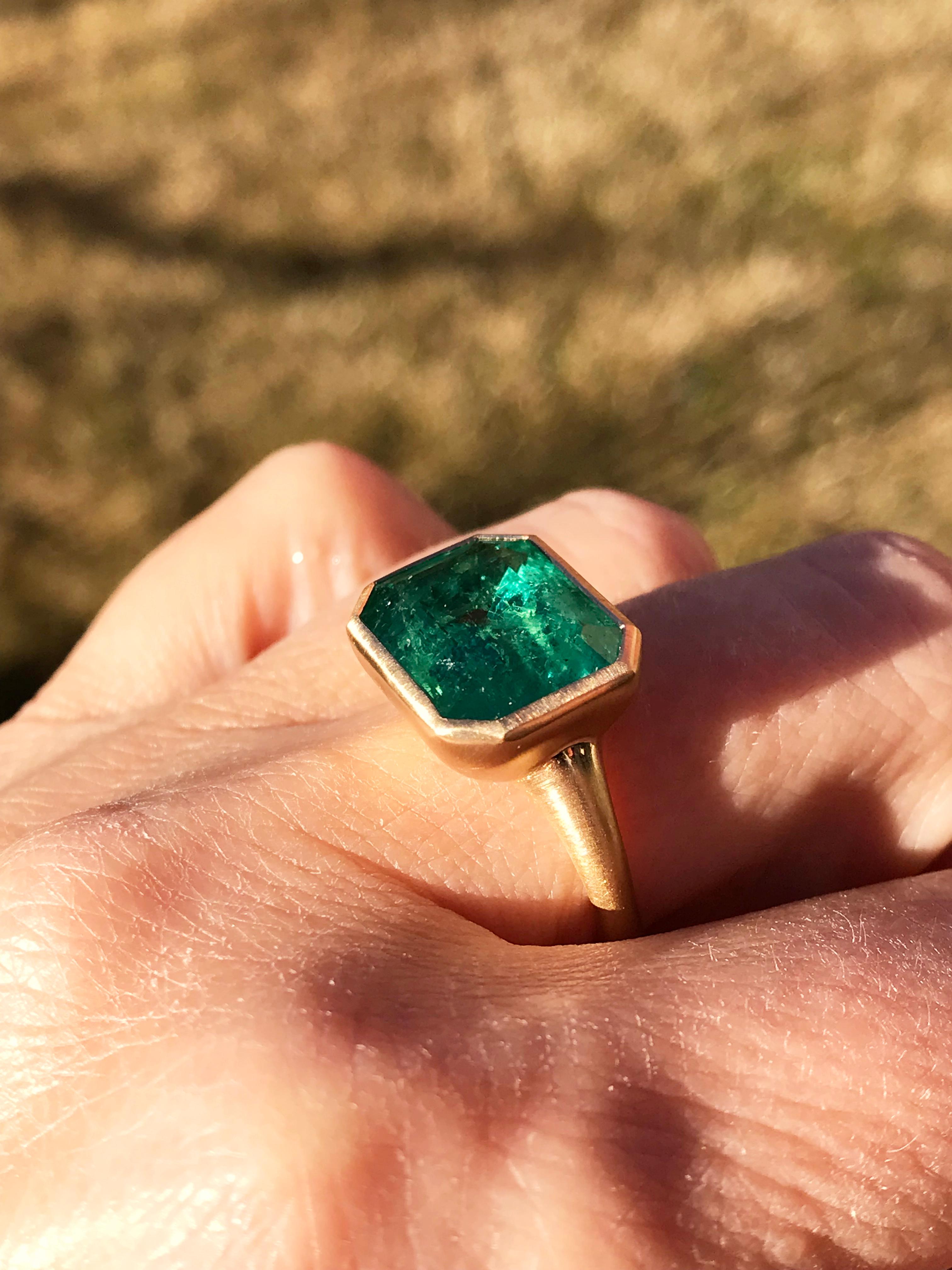Dalben 7,20 Karat Smaragd Gelbgold Ring (Zeitgenössisch)