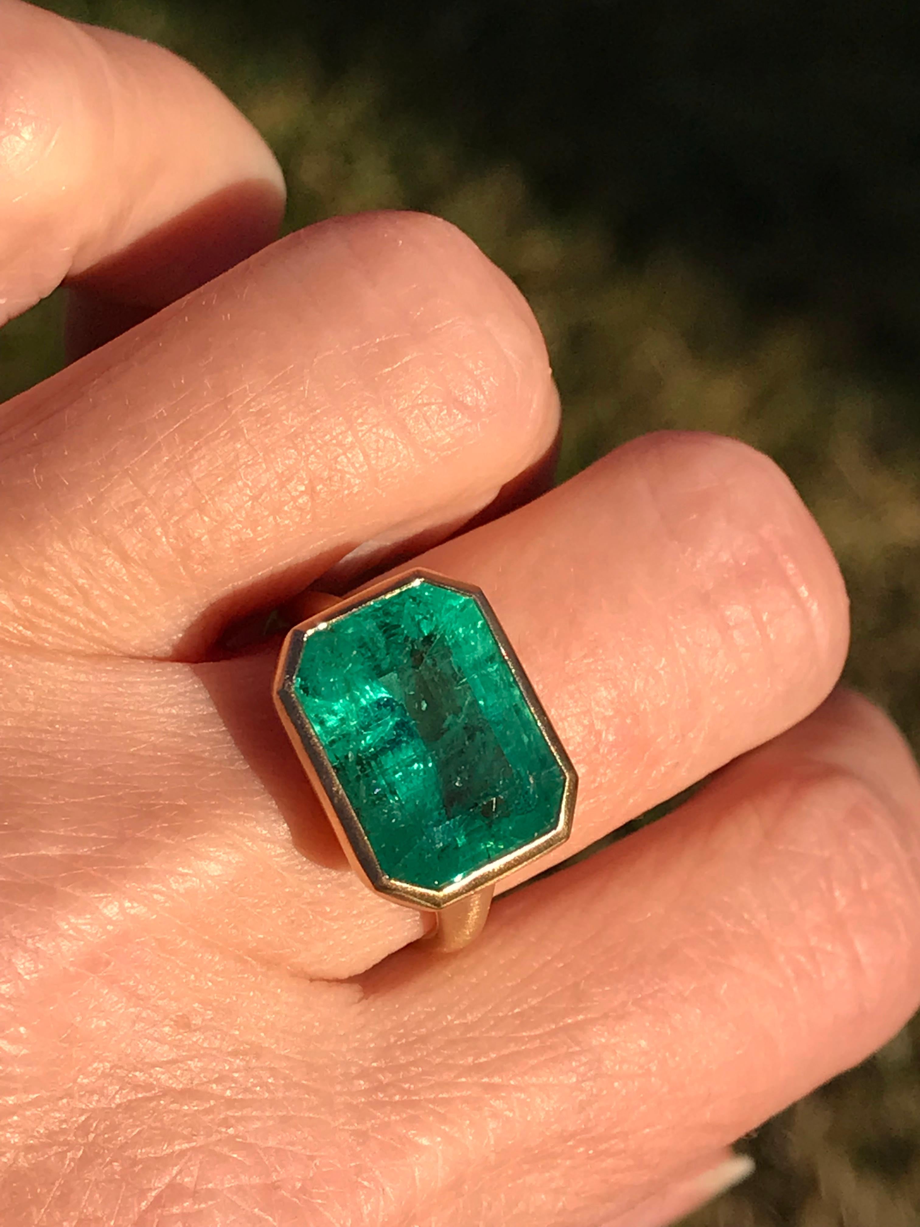 Dalben 7,20 Karat Smaragd Gelbgold Ring im Zustand „Neu“ in Como, IT