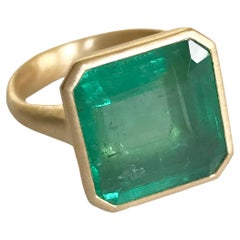 Dalben 10,63 Carat Emerald Yellow Gold Ring