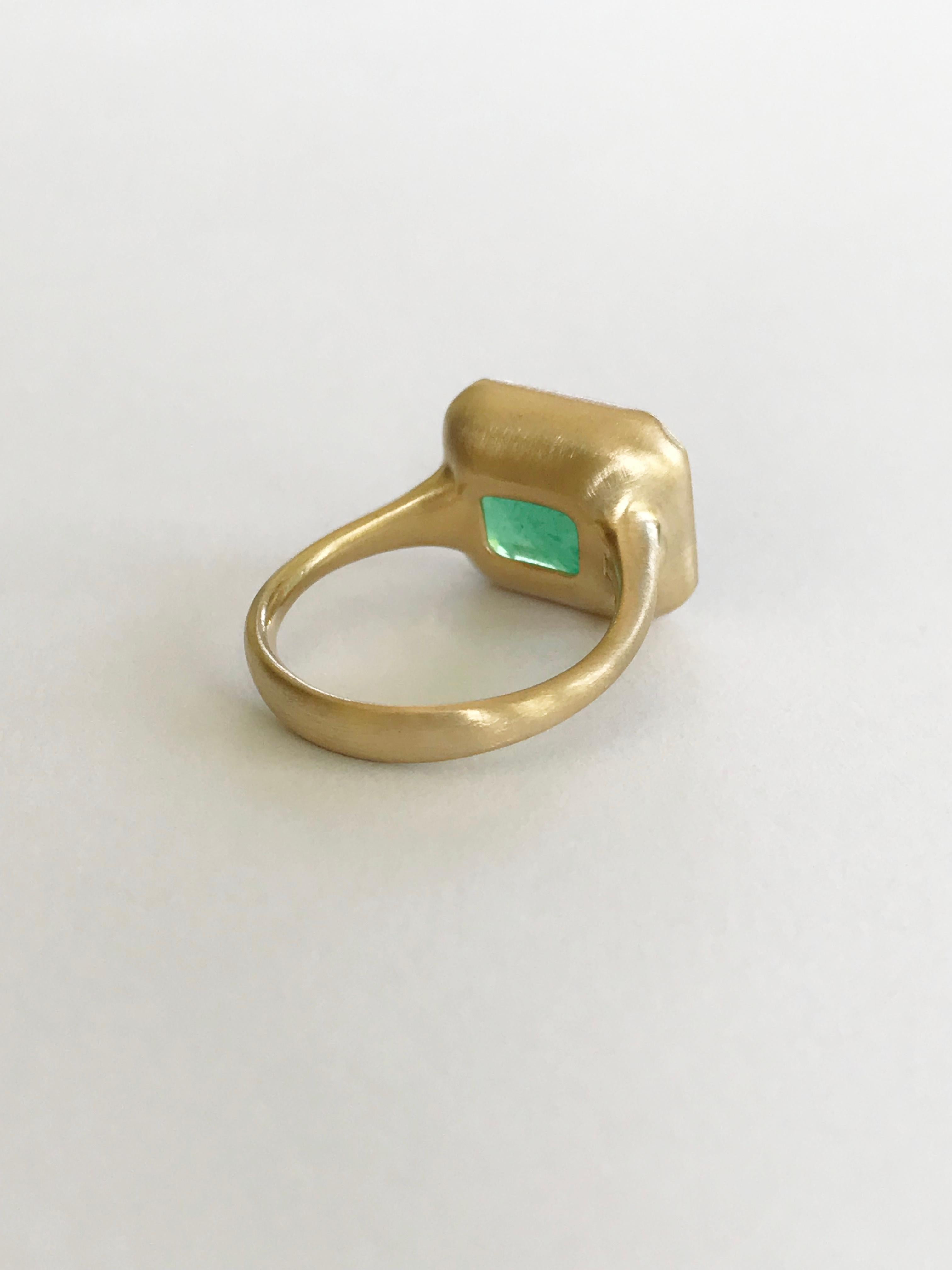 Dalben 8 Carat Emerald Yellow Gold Ring For Sale 5
