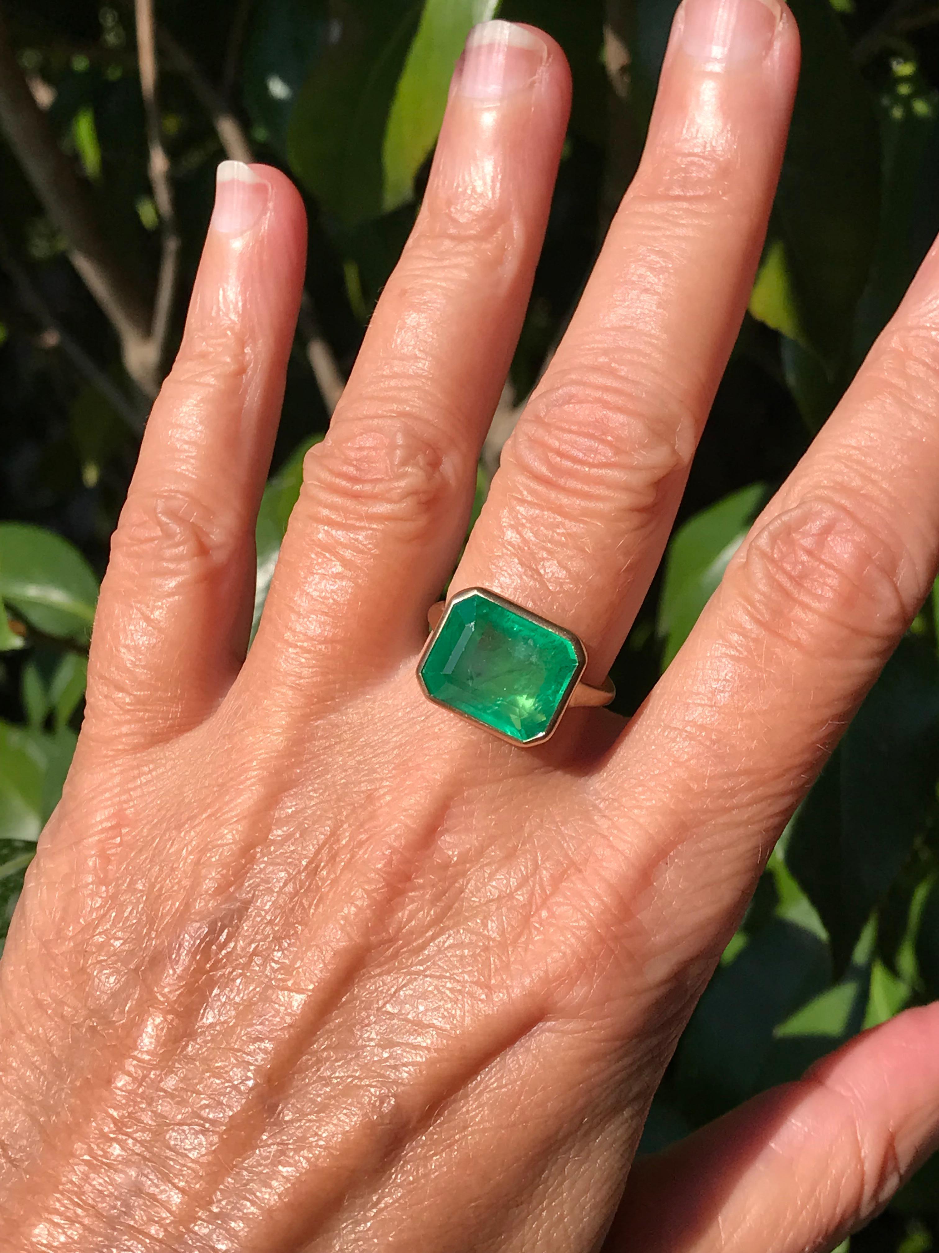 Dalben 8 Carat Emerald Yellow Gold Ring In New Condition For Sale In Como, IT