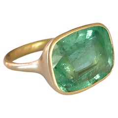 Dalben 8.8 Carat Pale Green Emerald Yellow Gold Ring